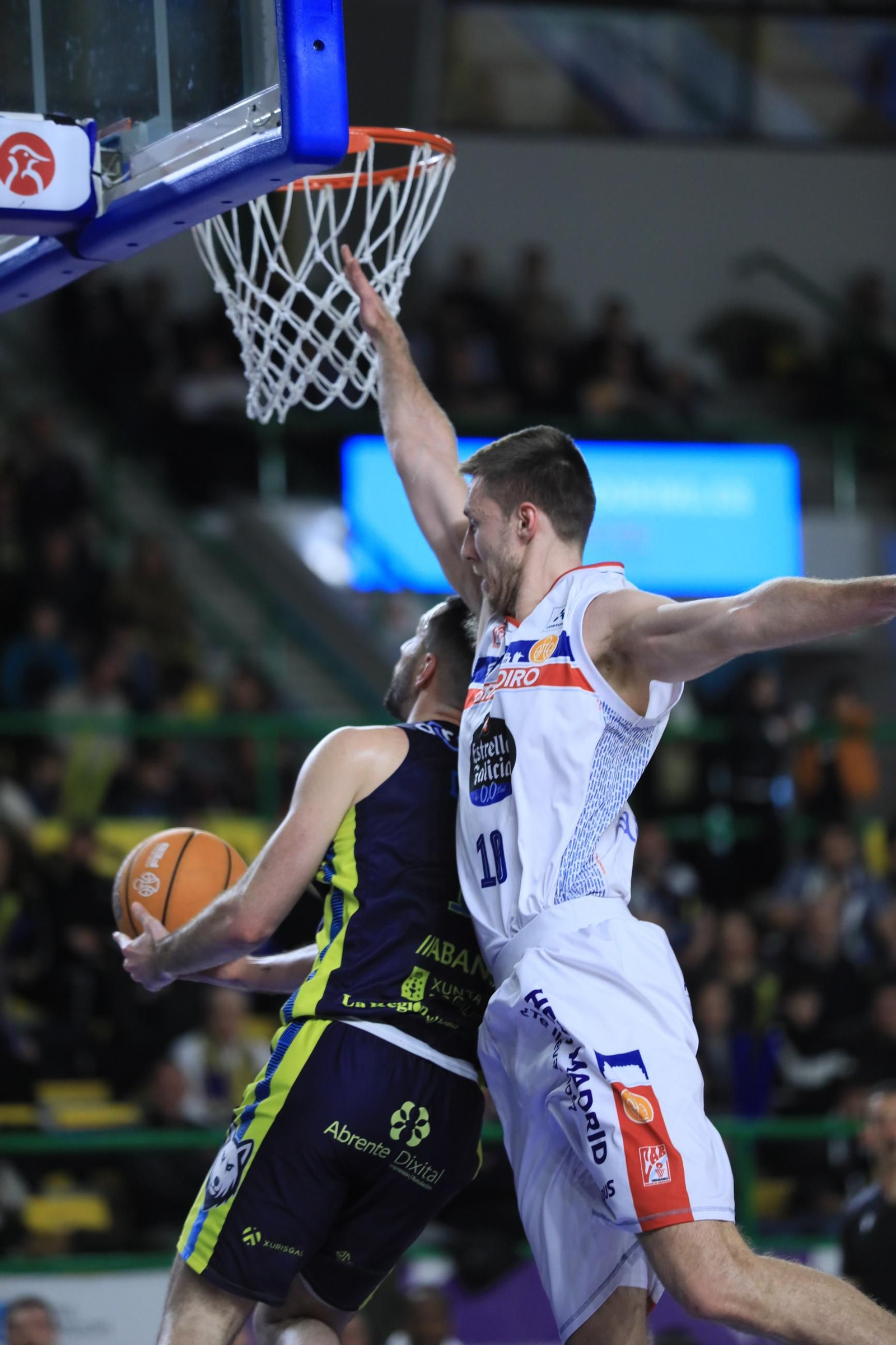 Galería | El Pazo, a reventar para el derbi COB-Obradoiro