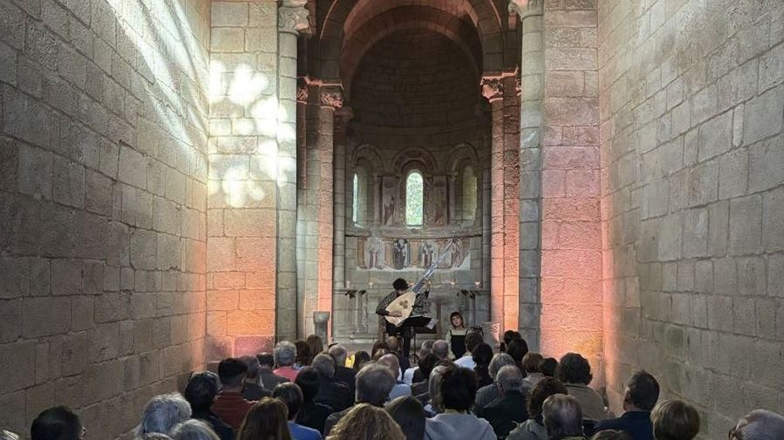Actuación de Nacho Laguna en el Monasterio de Santa Cristina.