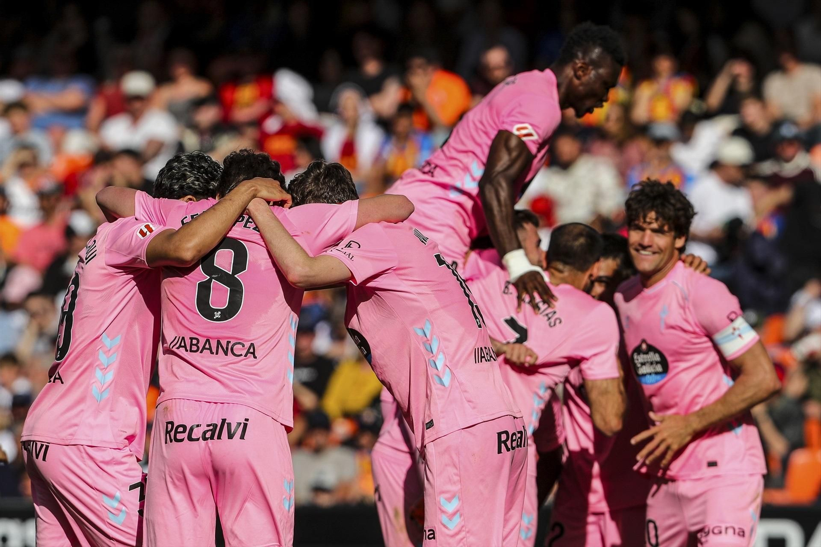 El Celta celebra el gol de Swedberg.