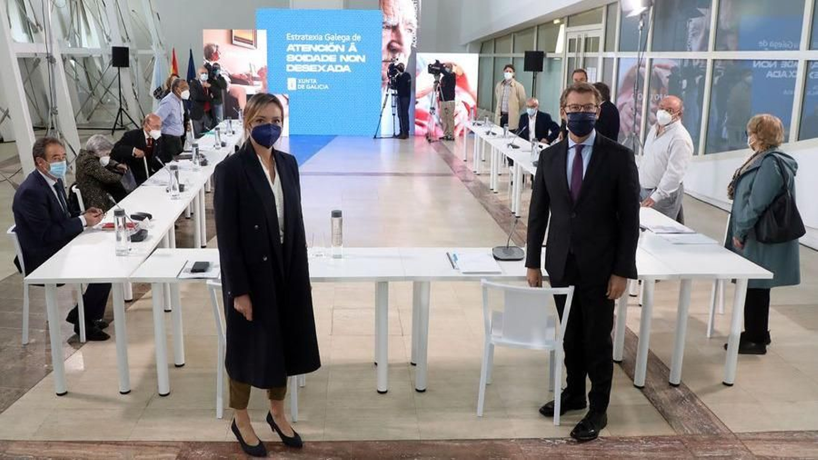 Alberto Núñez Feijóo, y la conselleira de Política Social, Fabiola García, participan en una jornada de trabajo sobre la estrategia gallega de atención a la soledad no deseada