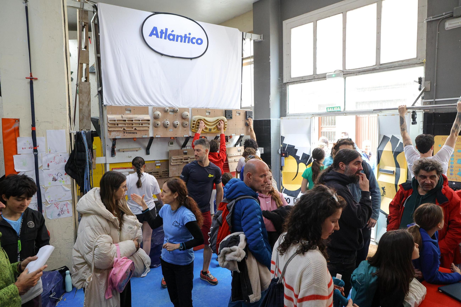 Galería | Unas 60 personas participan el Open de Escalada Búlder de +Deporte Atlántico