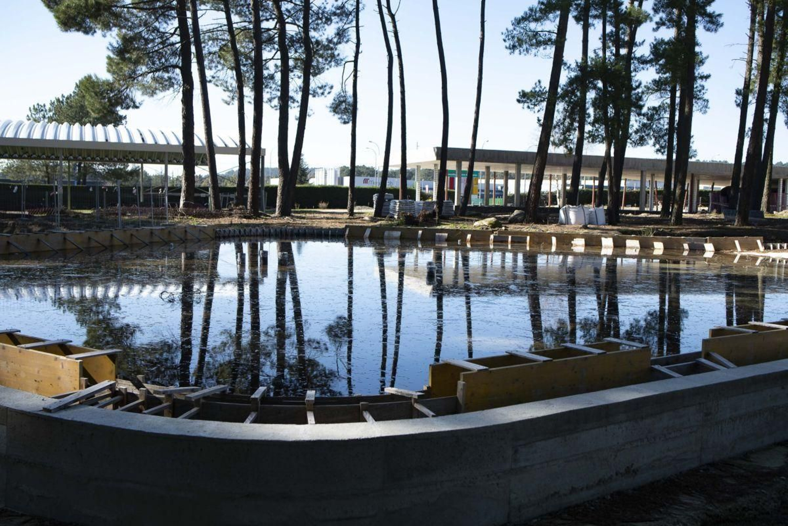 Estado de las obras del parque acuático, ayer, todavía paralizadas.