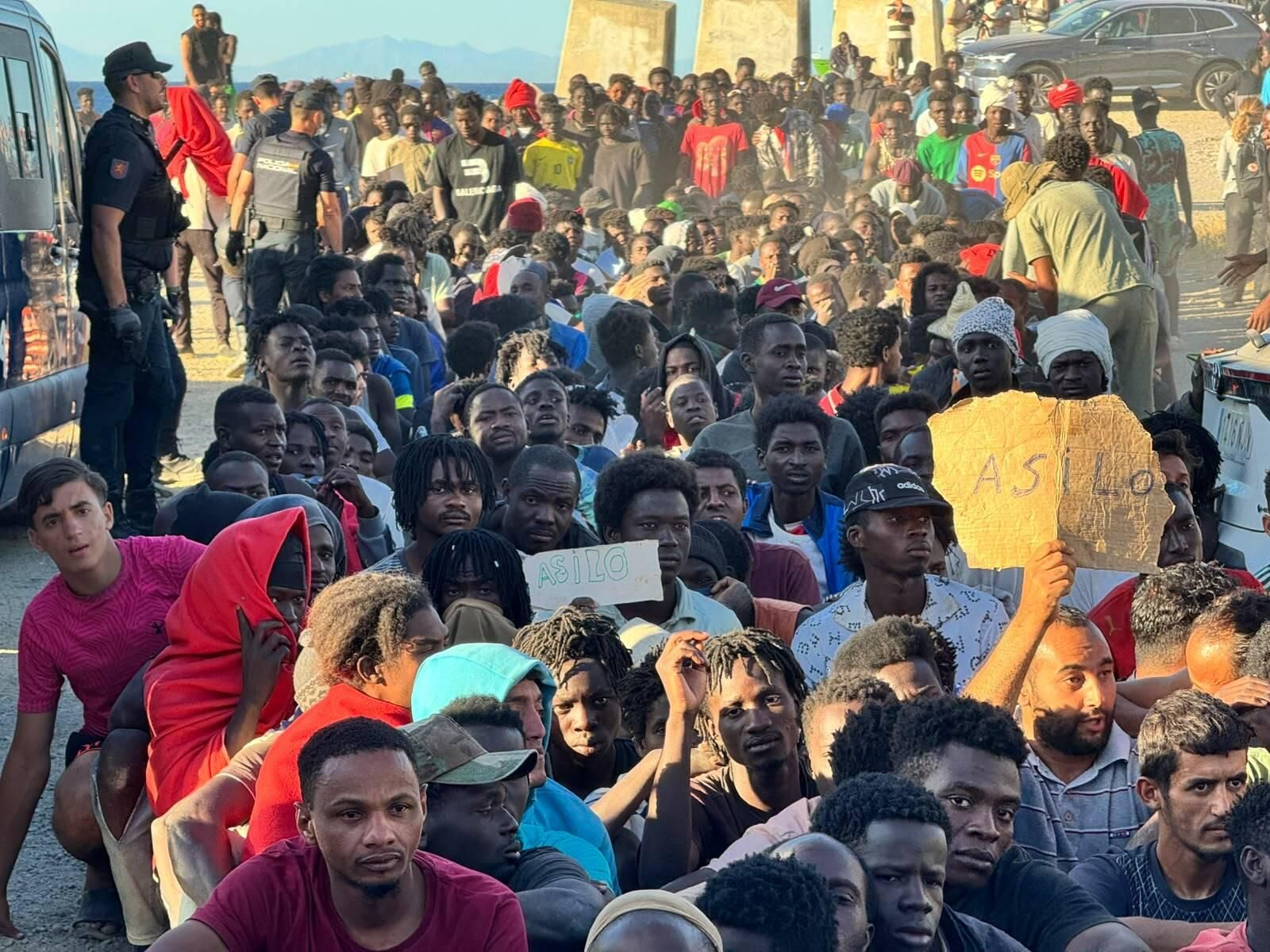 Ceuta sigue afrontando una grave crisis humanitaria tras la histórica entrada de más de 70.000 migrantes a nado a finales del mes de julio de 2026