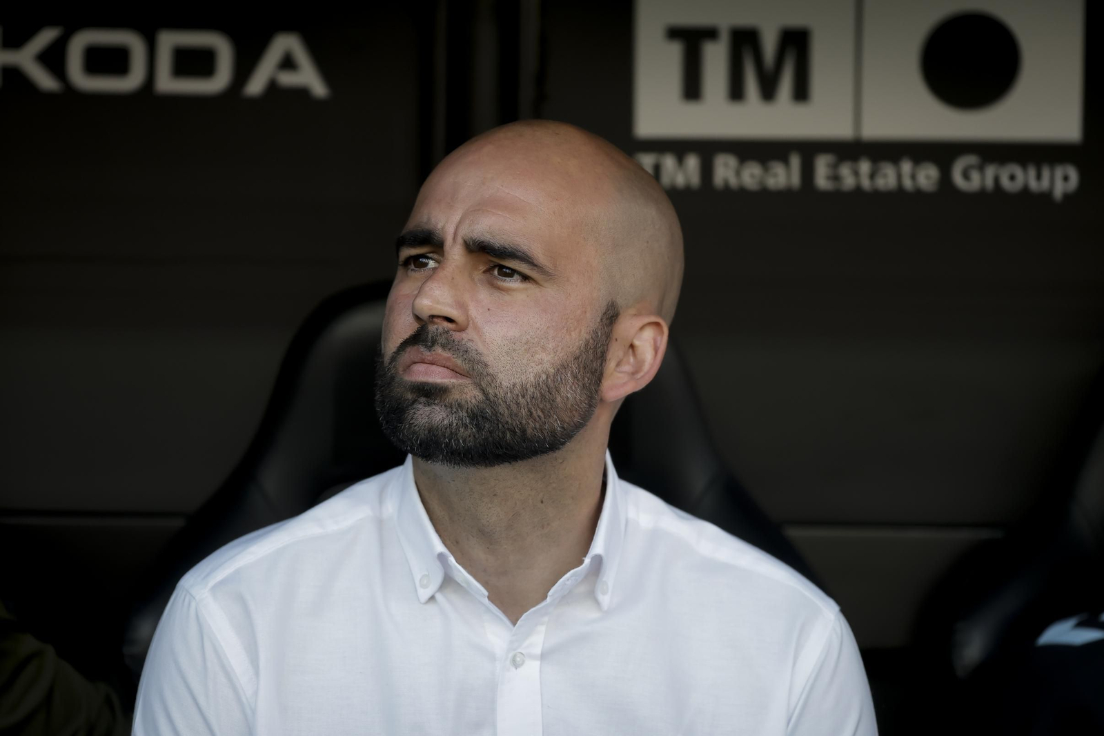 Claudio Giráldez, ayer, sentado en el banquillo del Celta antes del partido contra el Valencia en Mestalla.