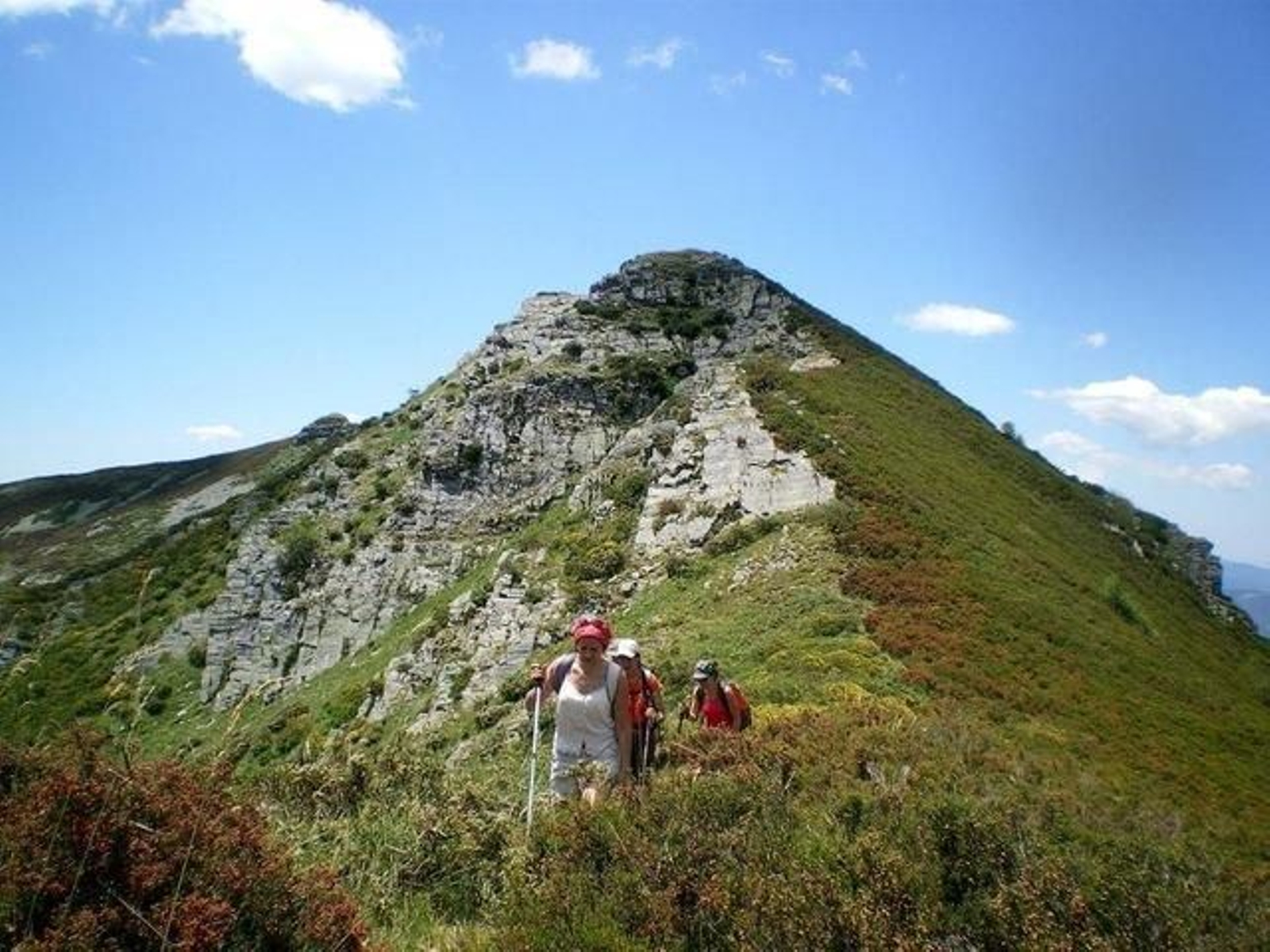 De vuelta de una travesía por las laderas leonesas de la sierra de los Ancares.