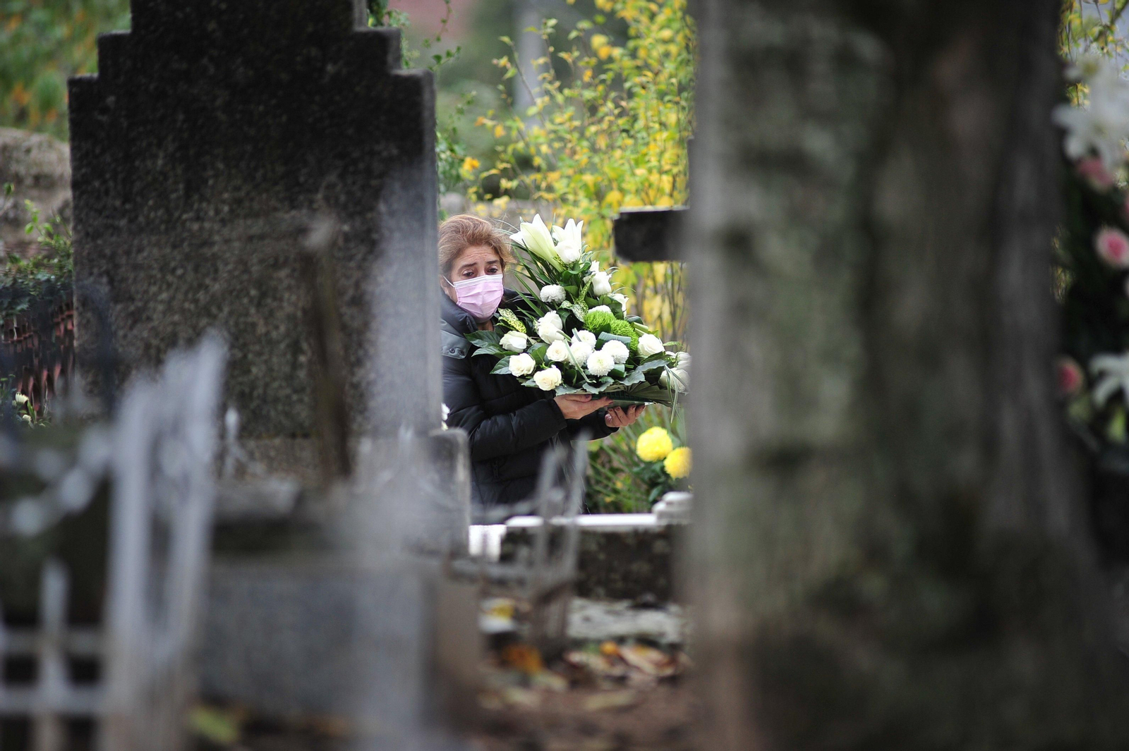 Jornada dominical en el cementerio de San Francisco José Paz