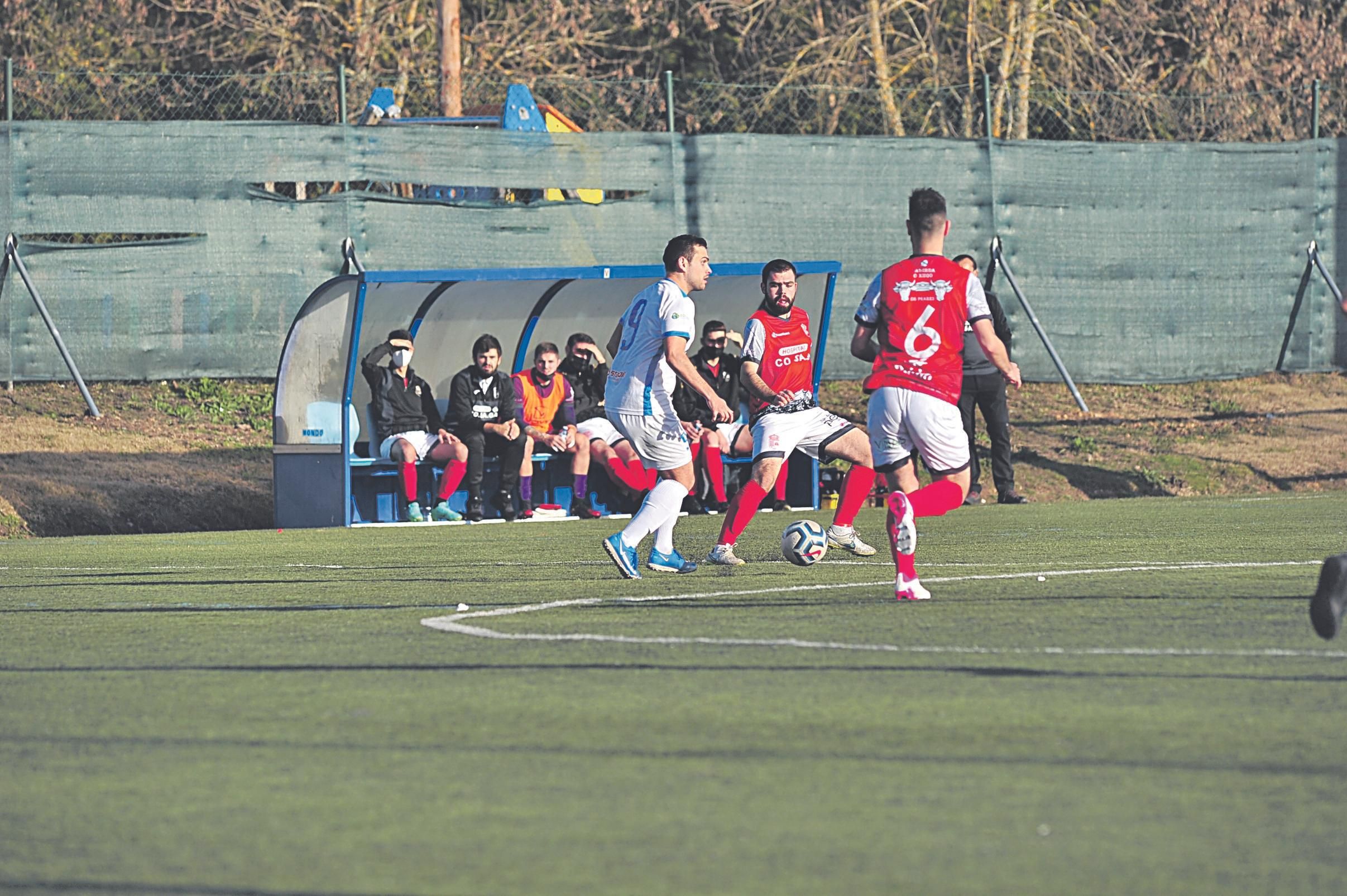El duelo entre Sporting Carballiño y Peroxa de la pasada temporada en A Uceira.
