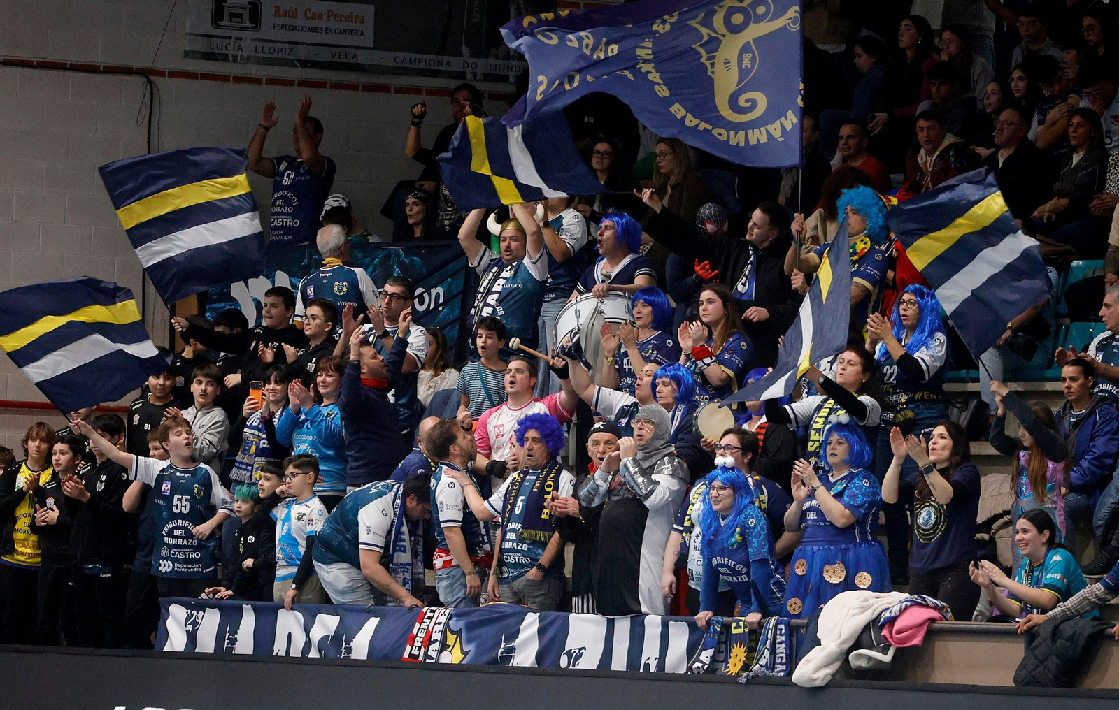 La afición del Cangas es una de las más combativas de la Liga Asobal.