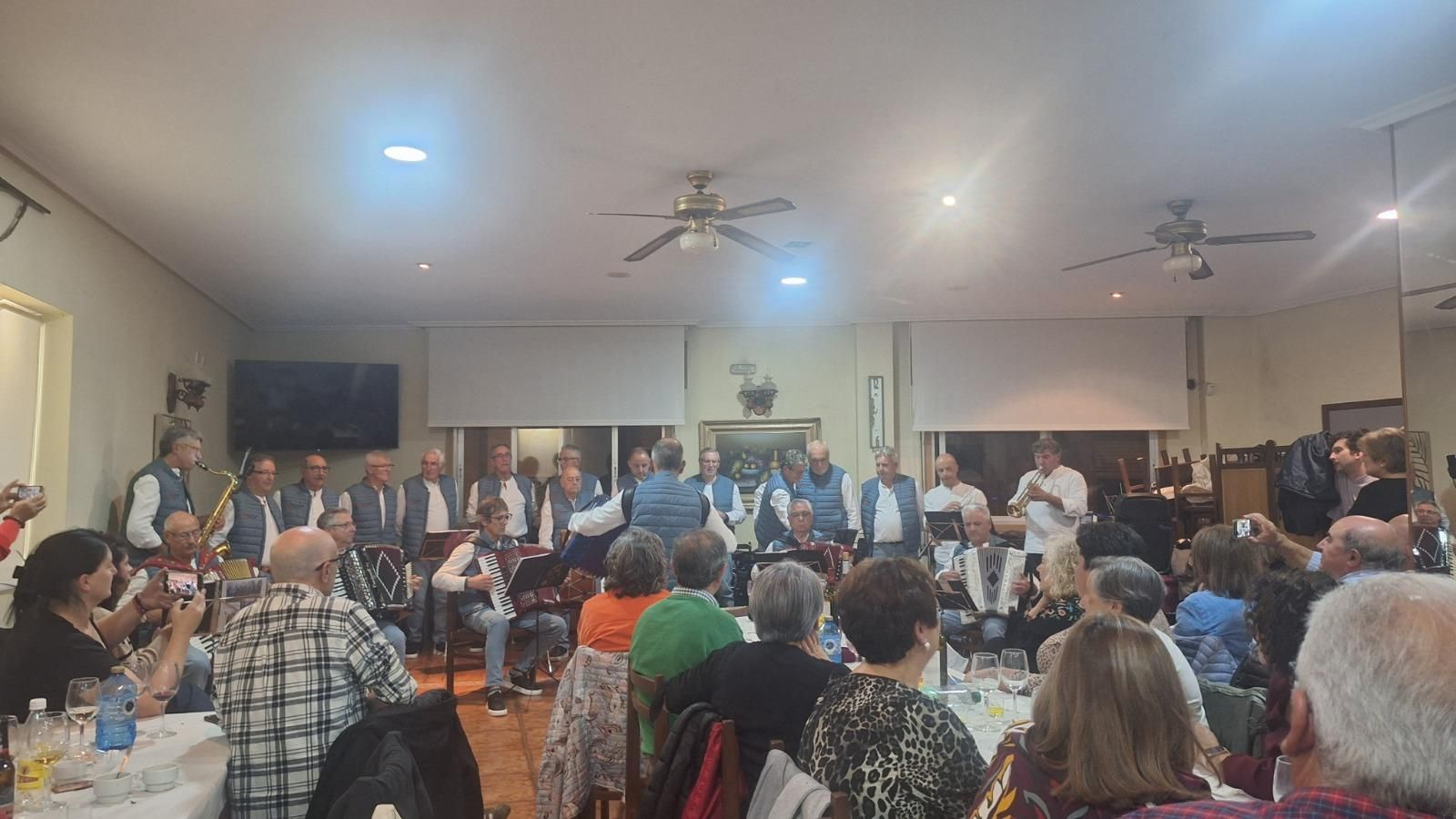 Un momento da anterior xuntanza.