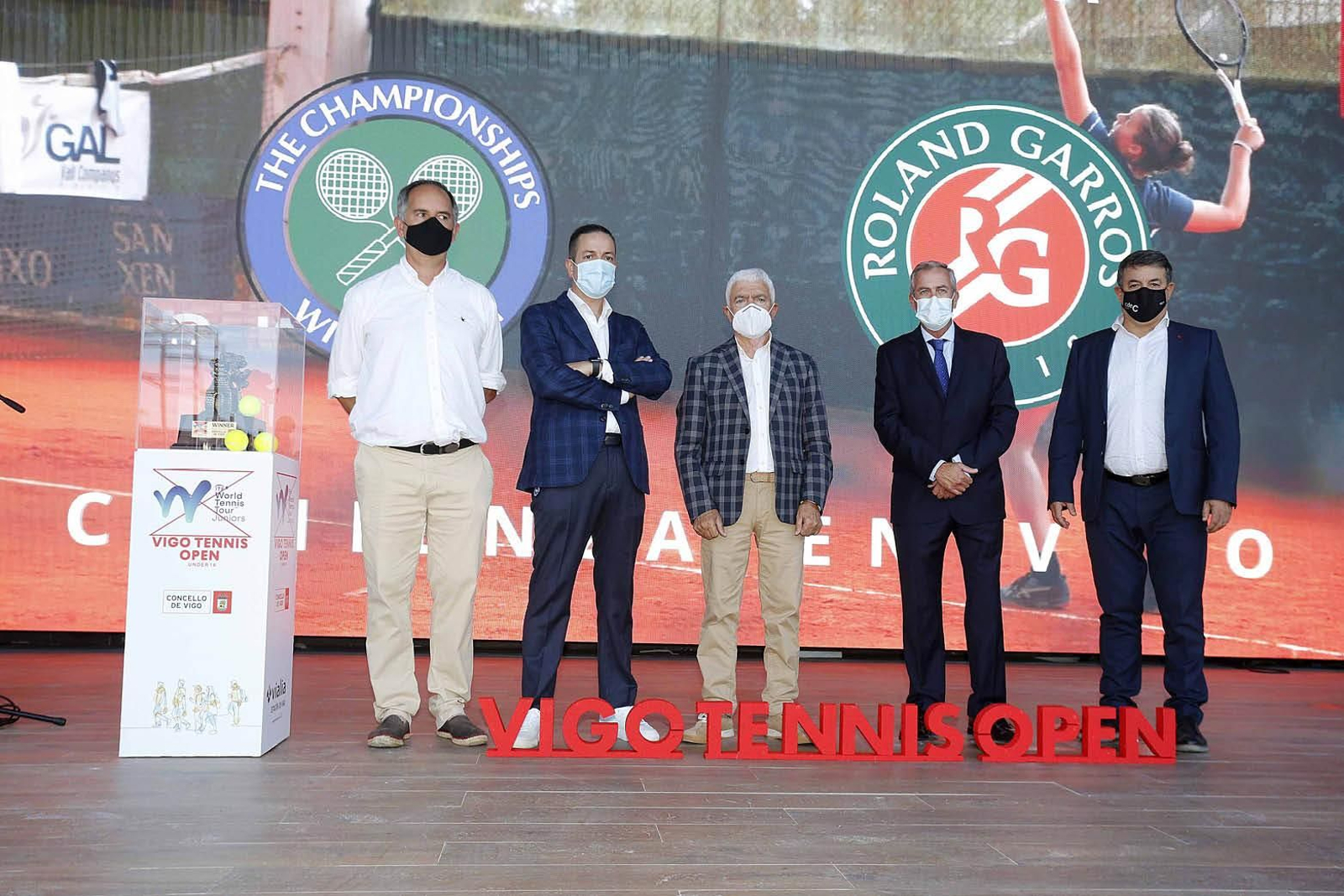 El centro Viala albergó ayer la presentación del torneo Vigo Tennis Open de categoría sub-18.