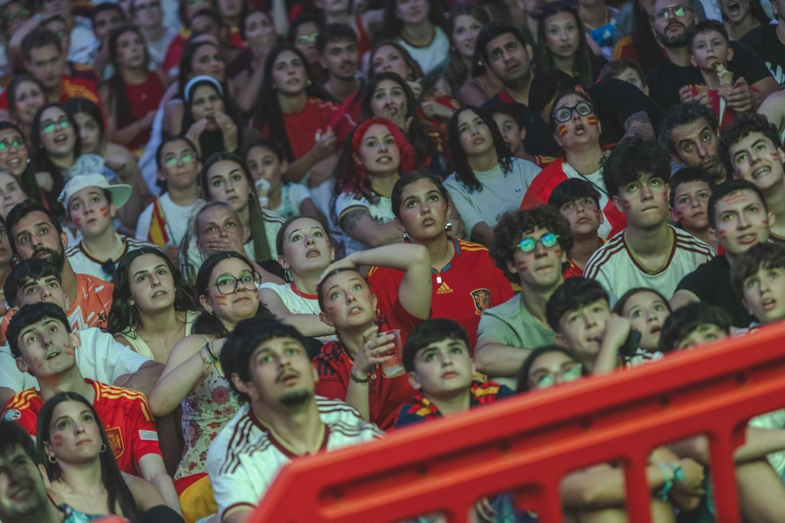 Galería | La ilusión por España en la semifinal tiñe de rojo la provincia de Ourense, en fotos
