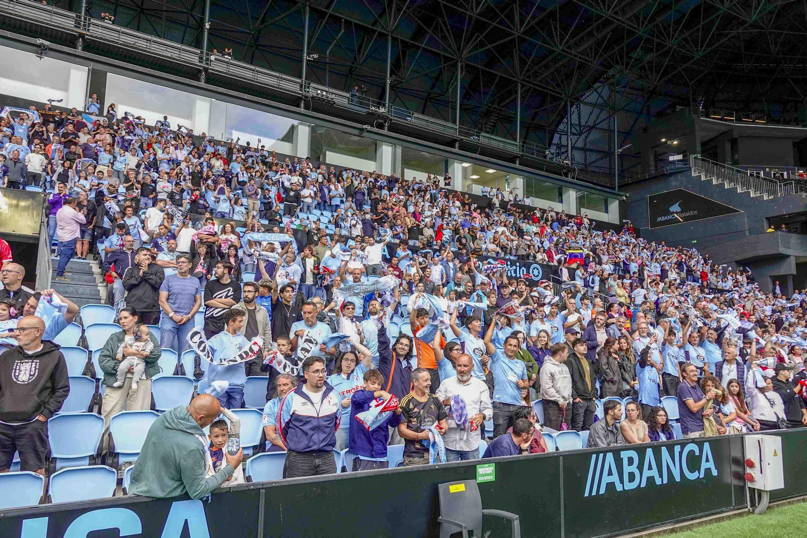 Galería | El Celta Fortuna se estrena como local en Segunda División
