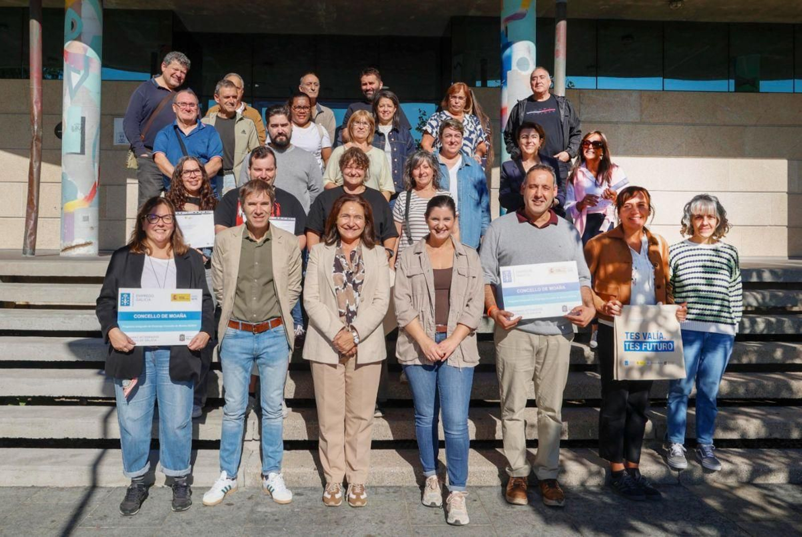 Foto de familia tras el acto de clausura del curso y la entrega de diplomas.