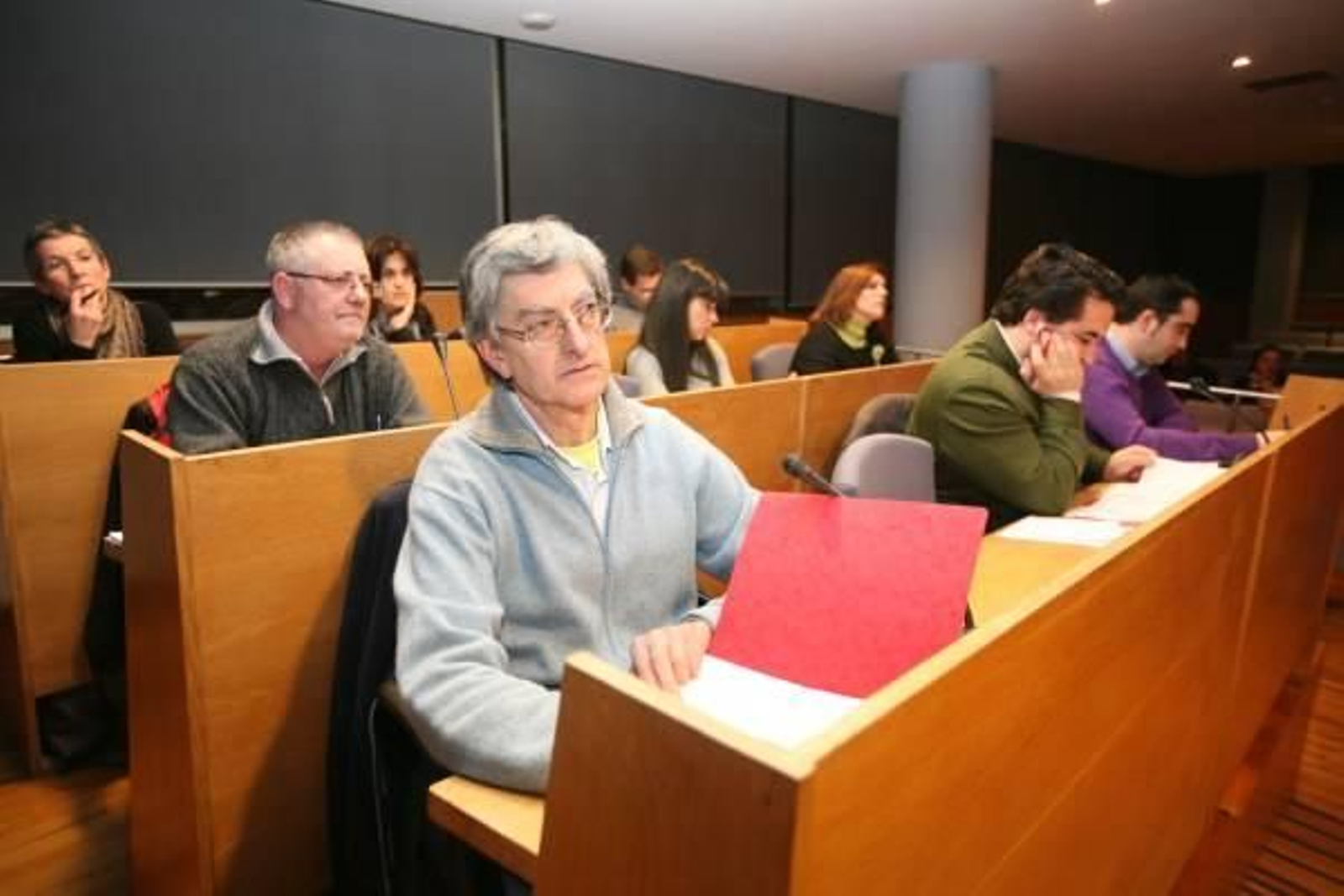 ACE pretende que el pleno inste a Costas a dejar las naves en manos del Concello. Foto: Nuria Currás