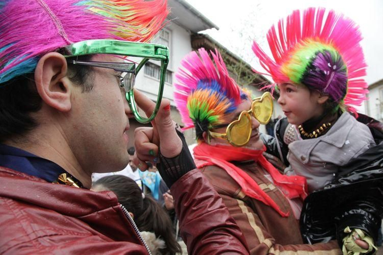 Laza recibe a los peliqueiros con bica y licor café