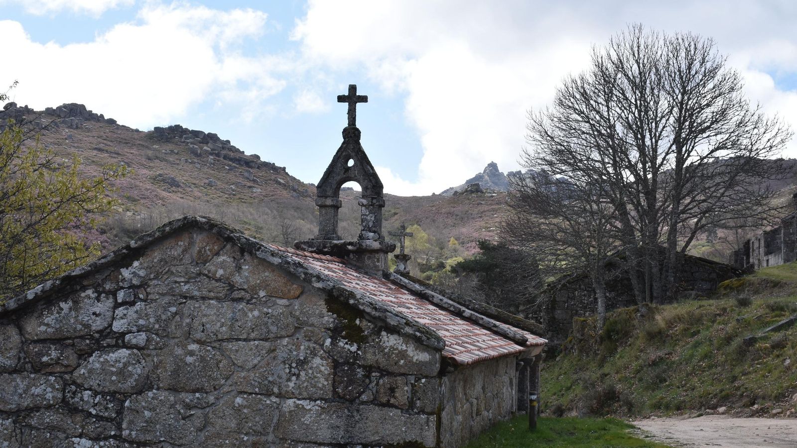  A aldea de Salgueiros (Muíños).