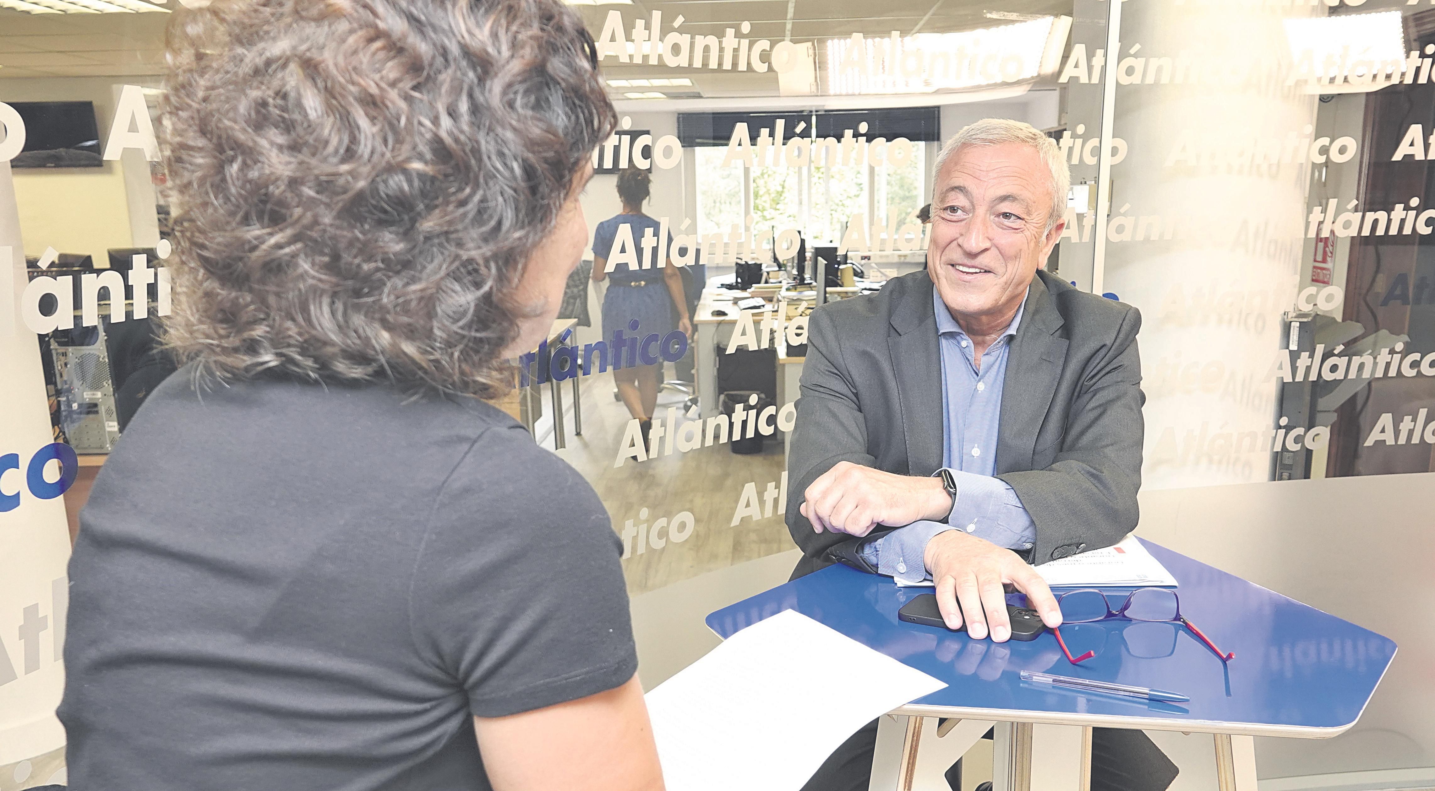 El gerente del área sanitaria, Javier Puente, lleva once meses en el cargo.