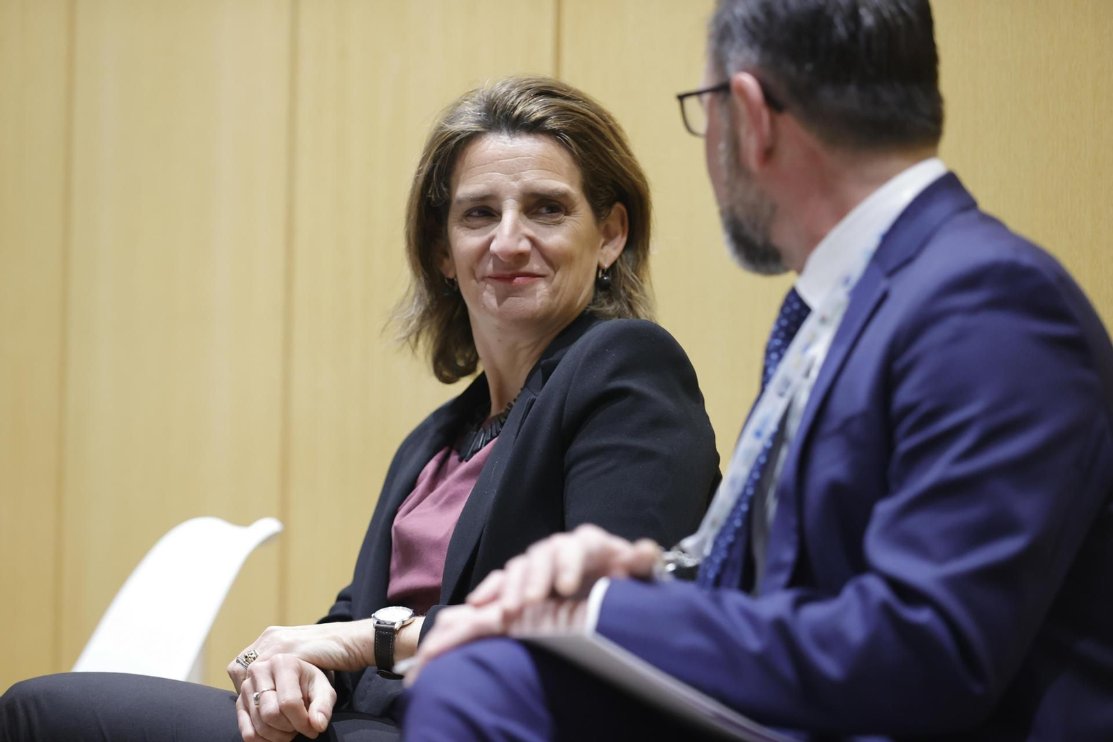 La ministra Teresa Ribera participa en un foro sobre eólica marina en Ferrol. // EFE