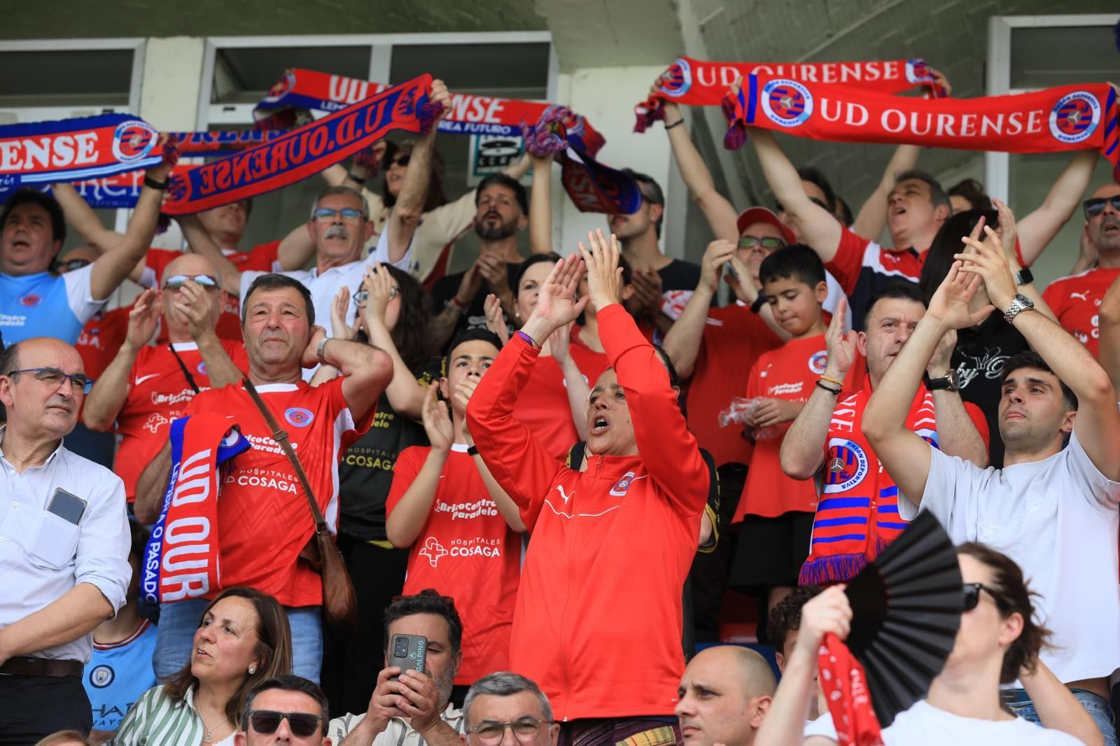 Galería | La UD Ourense quiere llegar a Primera Federación y la afición se vuelca con el equipo en O Couto