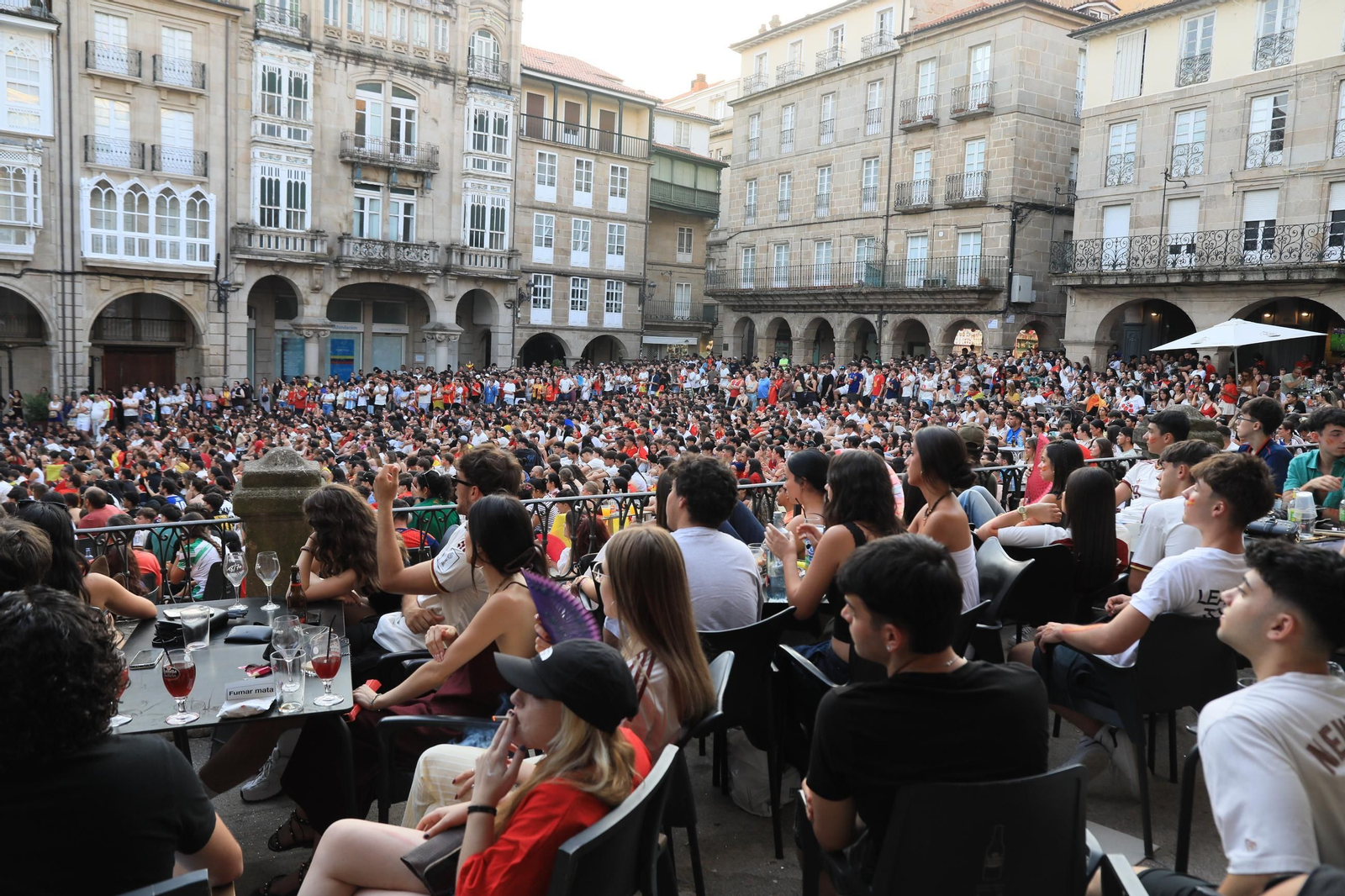 Galería | Ambiente y expectación en las terrazas de Ourense para disfrutar del partido de la selección española ante Portugal , en fotos