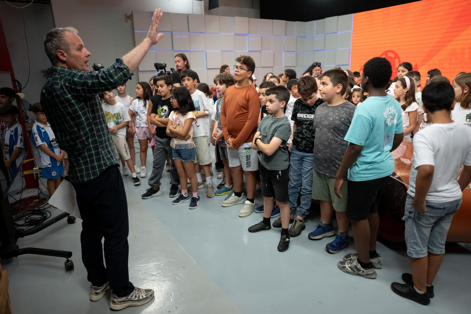 Visita dos alumnos do colexio Albino Núñez ó plató de Telemiño