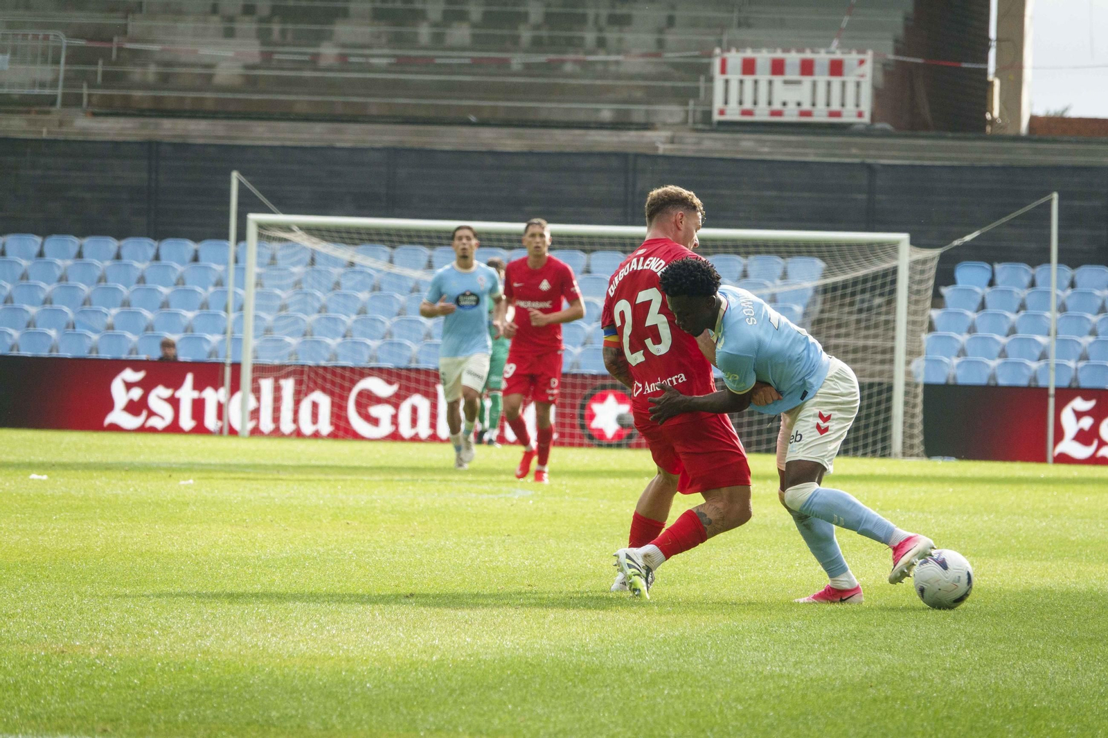 Galería | El Celta Fortuna se estrena como local en Segunda División