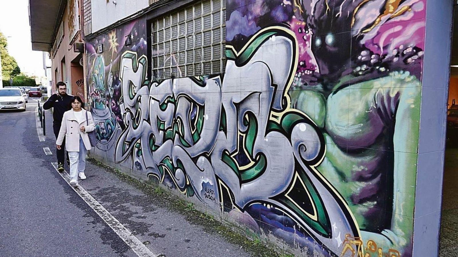La comunidad de vecinos dio permiso para el graffiti colectivo de Autoscris.