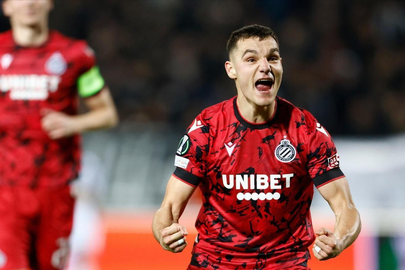 El céltico Jutglá eliminó al PAOK en cuartos de la Liga Conferencia con un doblete suyo en Salónica.