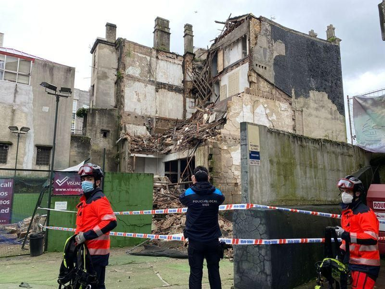 Se derrumba un edificio en el centro de Vigo_ Alberte 1