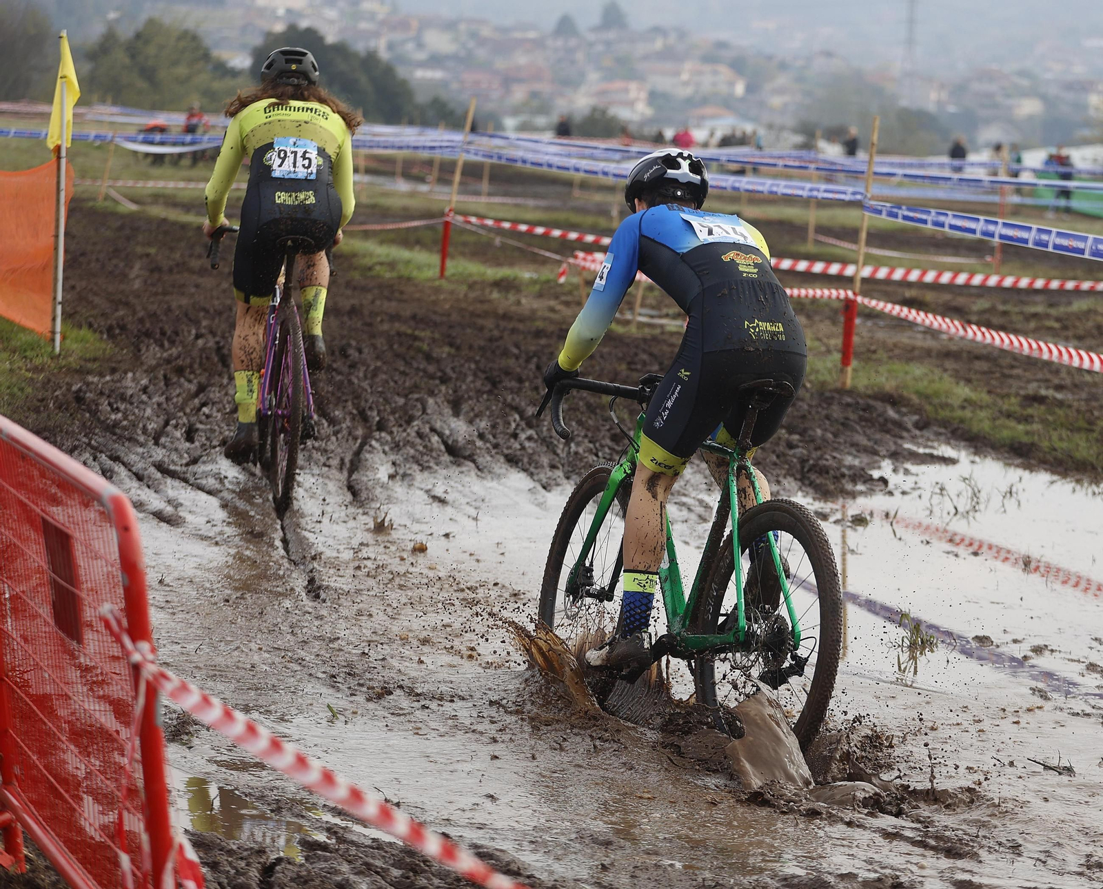 Galería | El ciclocross toma Porriño con una prueba puntuable de la Copa Galicia