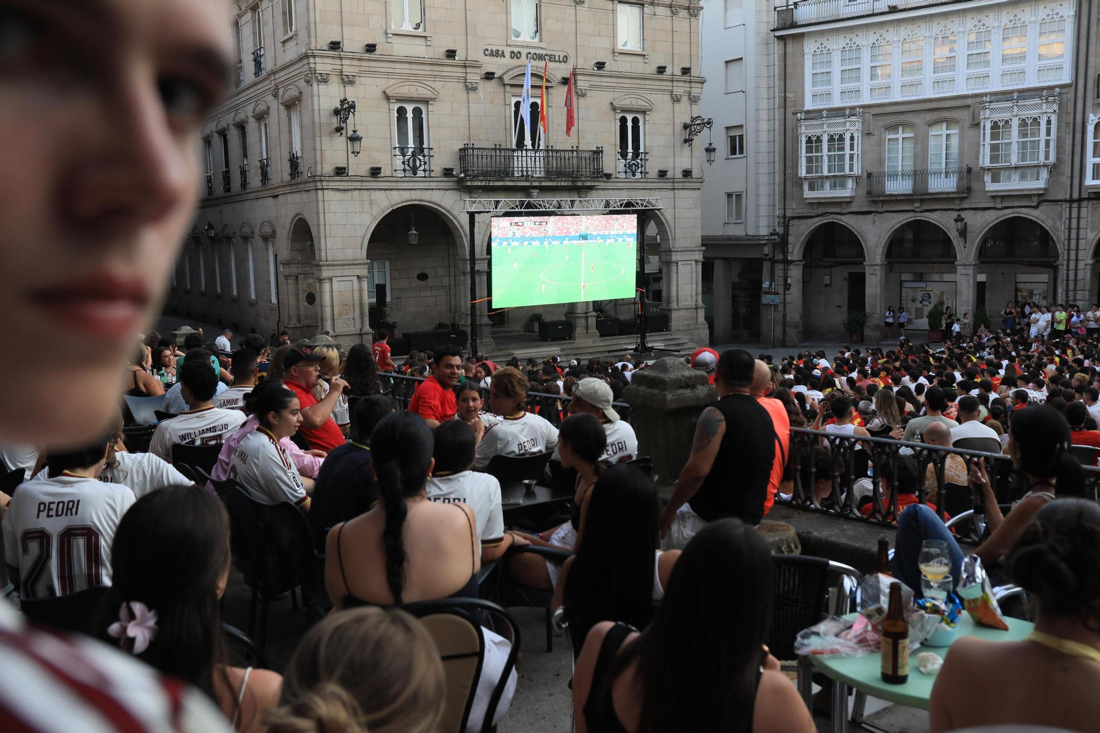 Galería | Ambiente y expectación en las terrazas de Ourense para disfrutar del partido de la selección española ante Portugal , en fotos