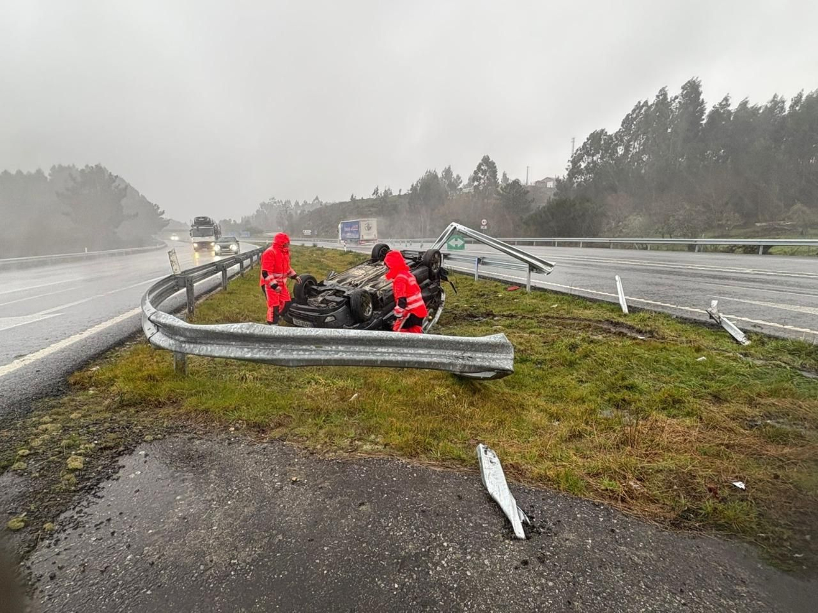 Aparatoso accidente en la A-52 a la altura de A Cañiza.