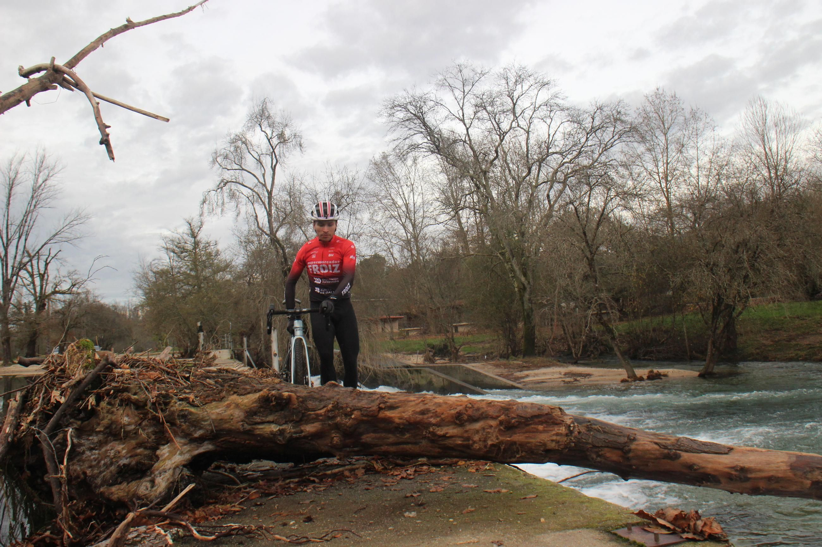 Galería | El campeón de ciclocross Miguel Rodríguez entrena en su Ponteareas natal