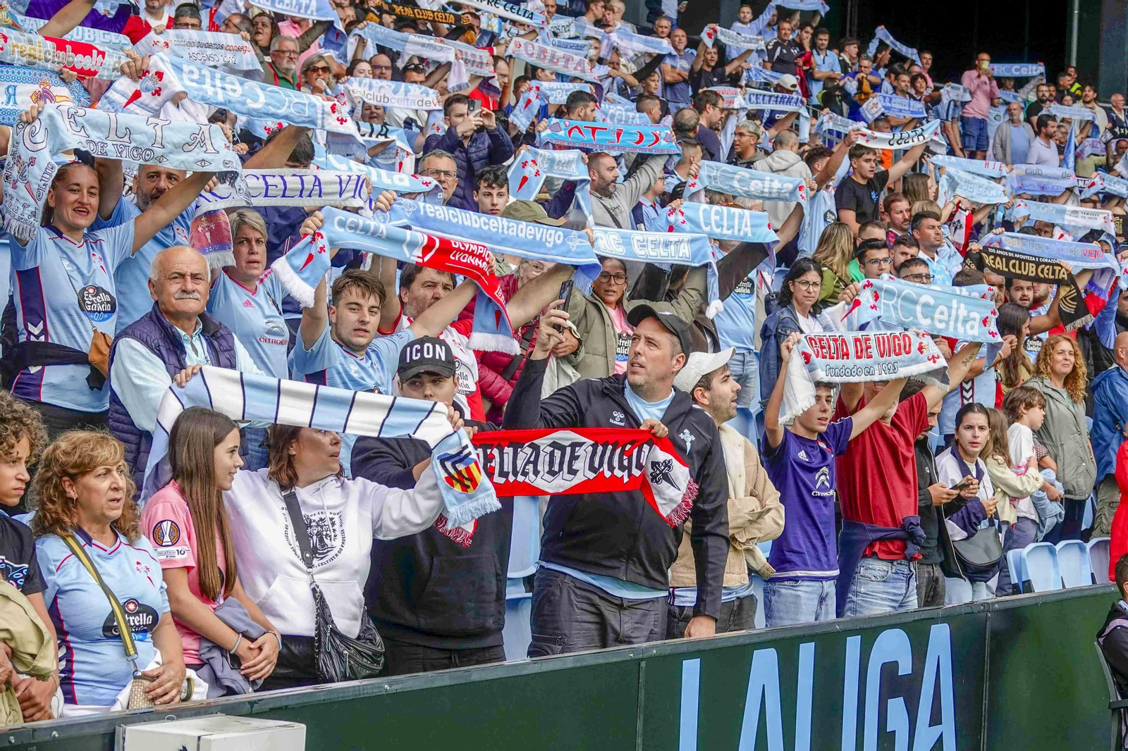 Galería | El Celta Fortuna se estrena como local en Segunda División