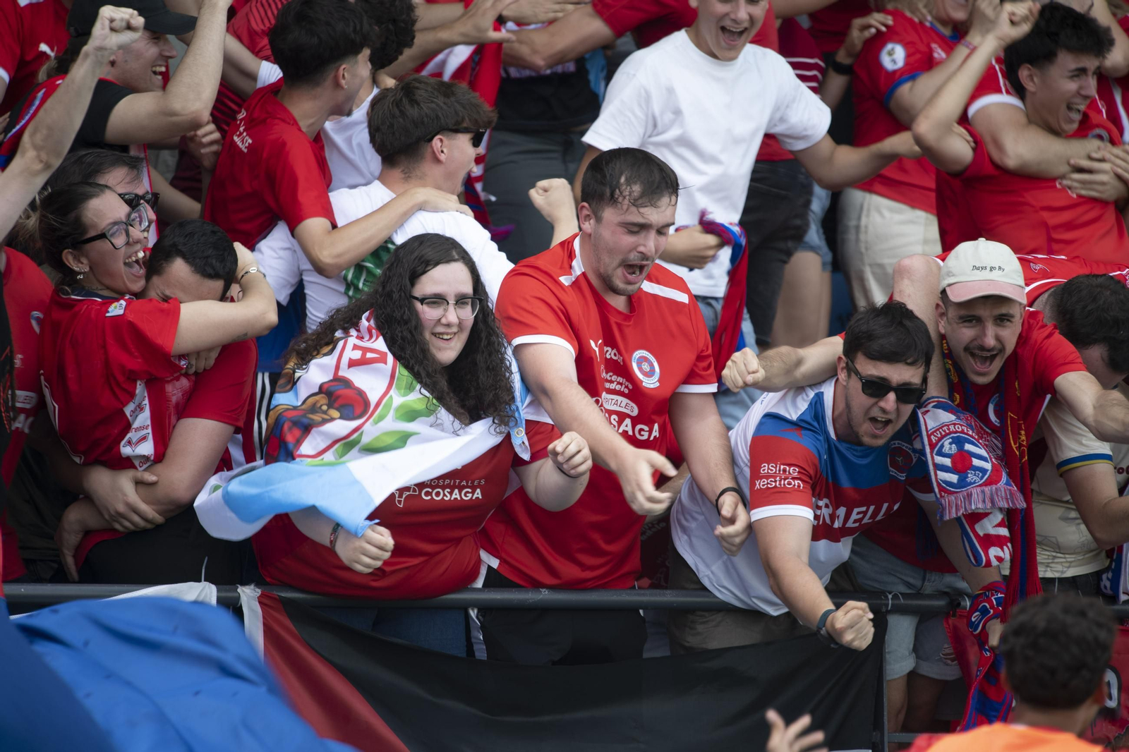 Galería | La UD Ourense quiere llegar a Primera Federación y la afición se vuelca con el equipo en O Couto