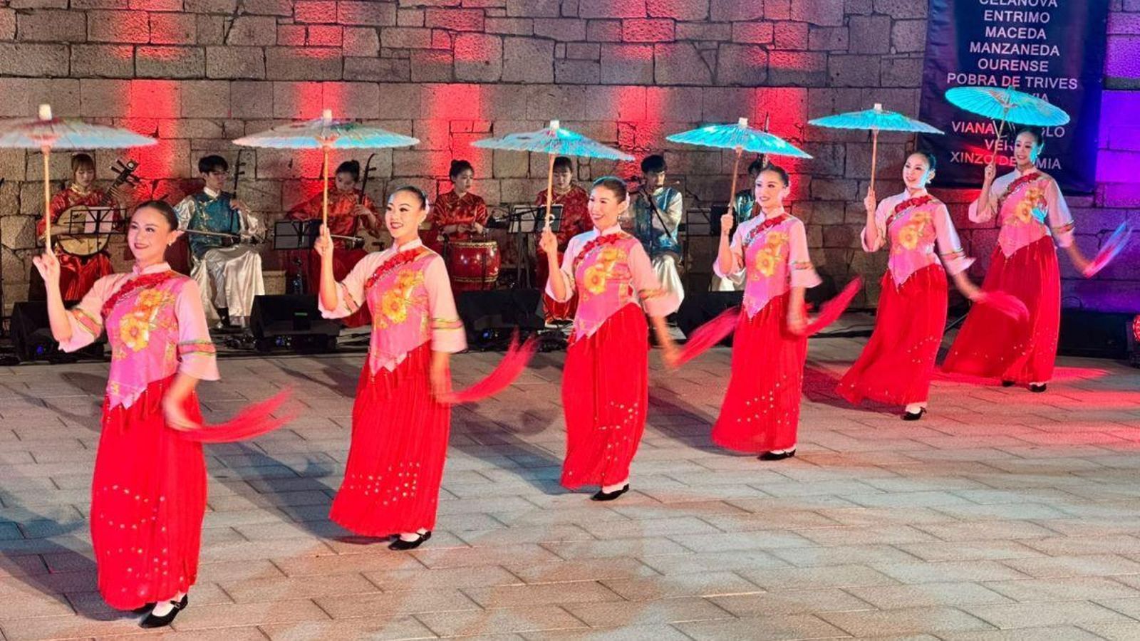 El grupo de Taiwan en plena actuación.