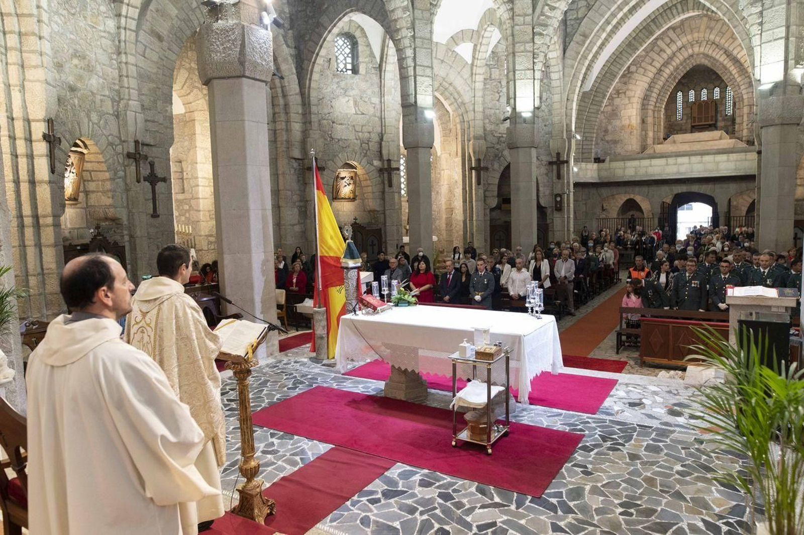 Misa del Pilar en O Carballiño (FOTOS: MARTIÑO PINAL)
