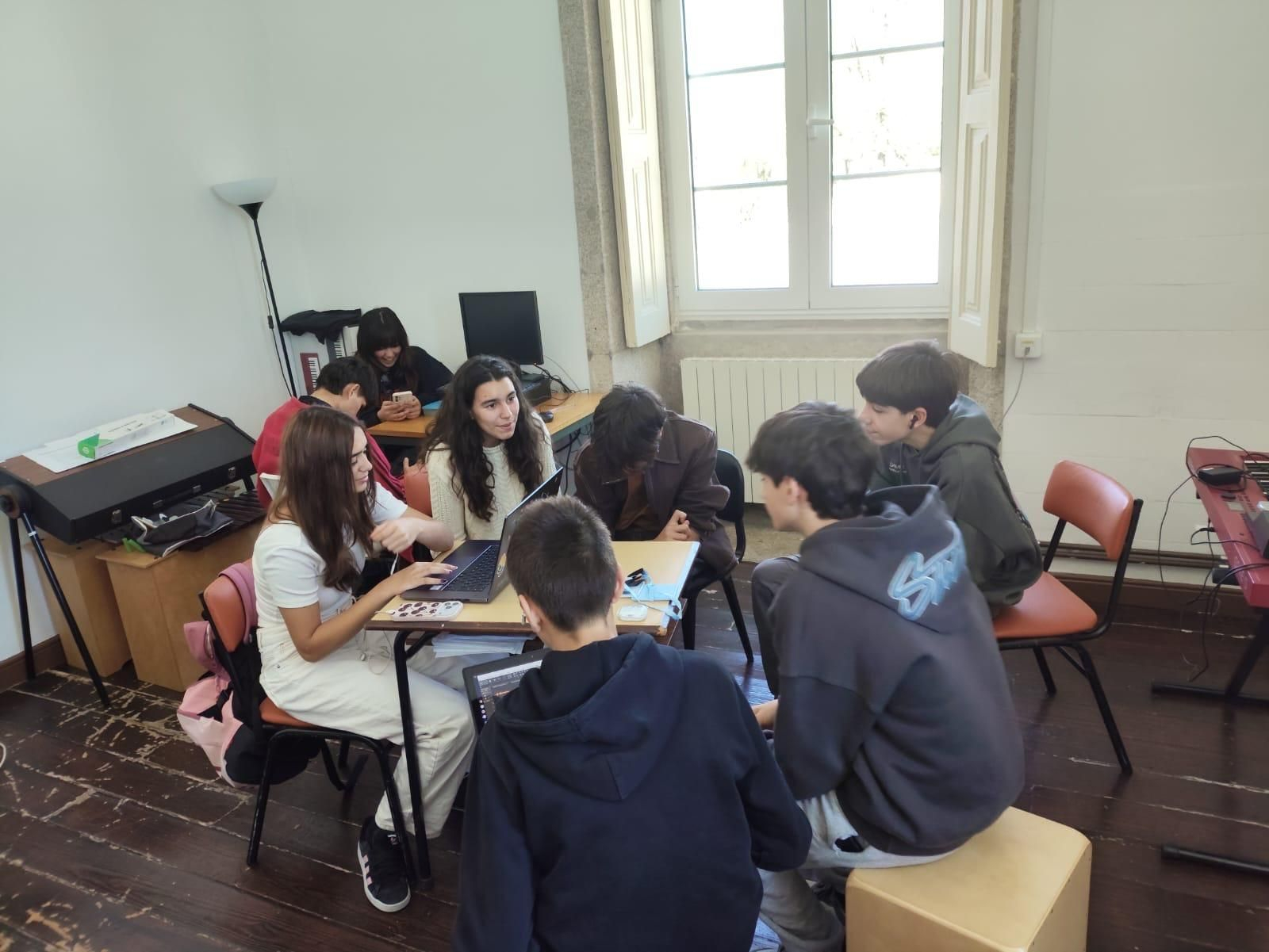 Unión cultural a través de la radio en Salesianos