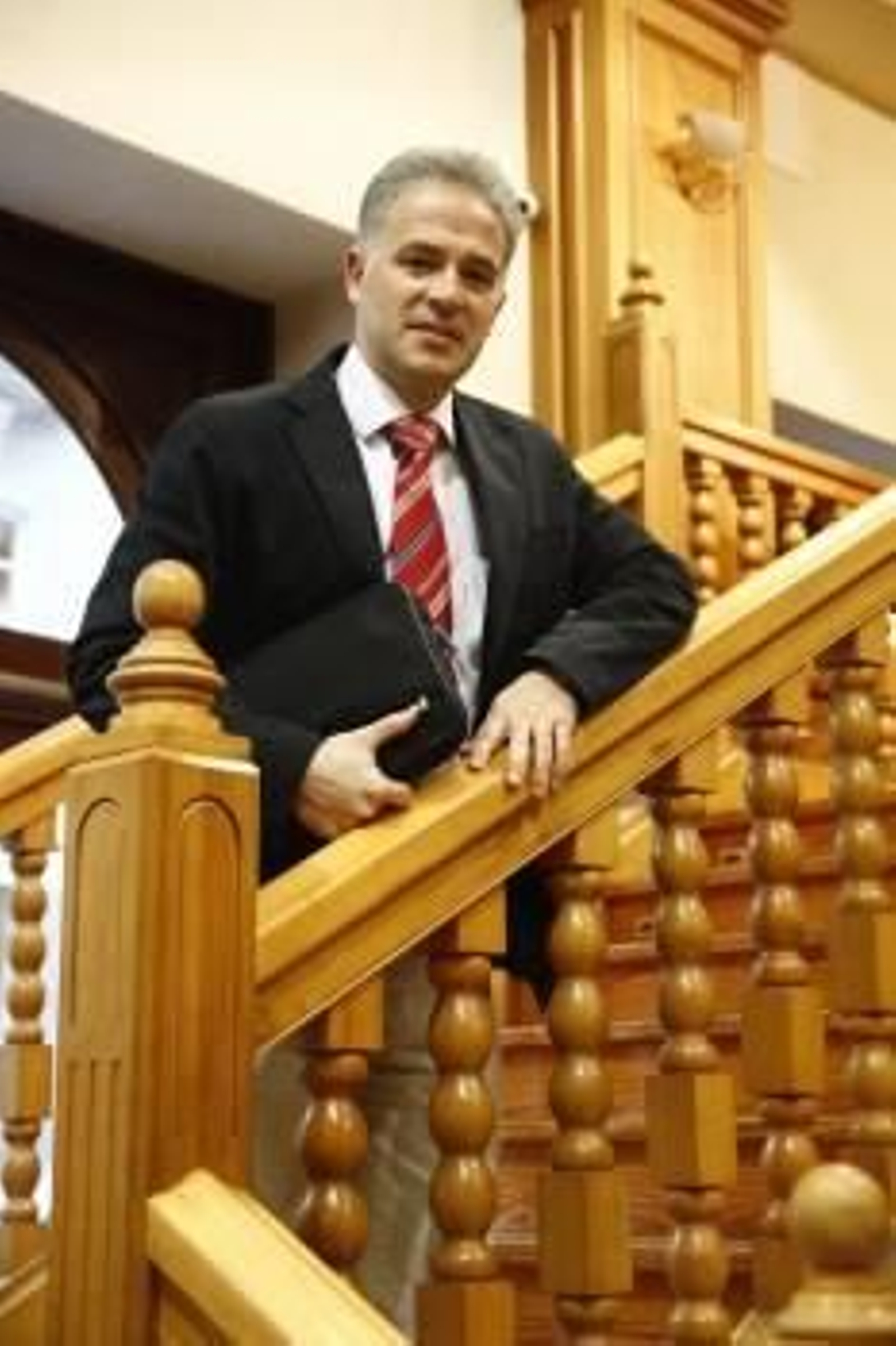 El cirujano Gonzalo de Castro, ayer en el Círculo Mercantil. (Foto: J.V.LANDIN)