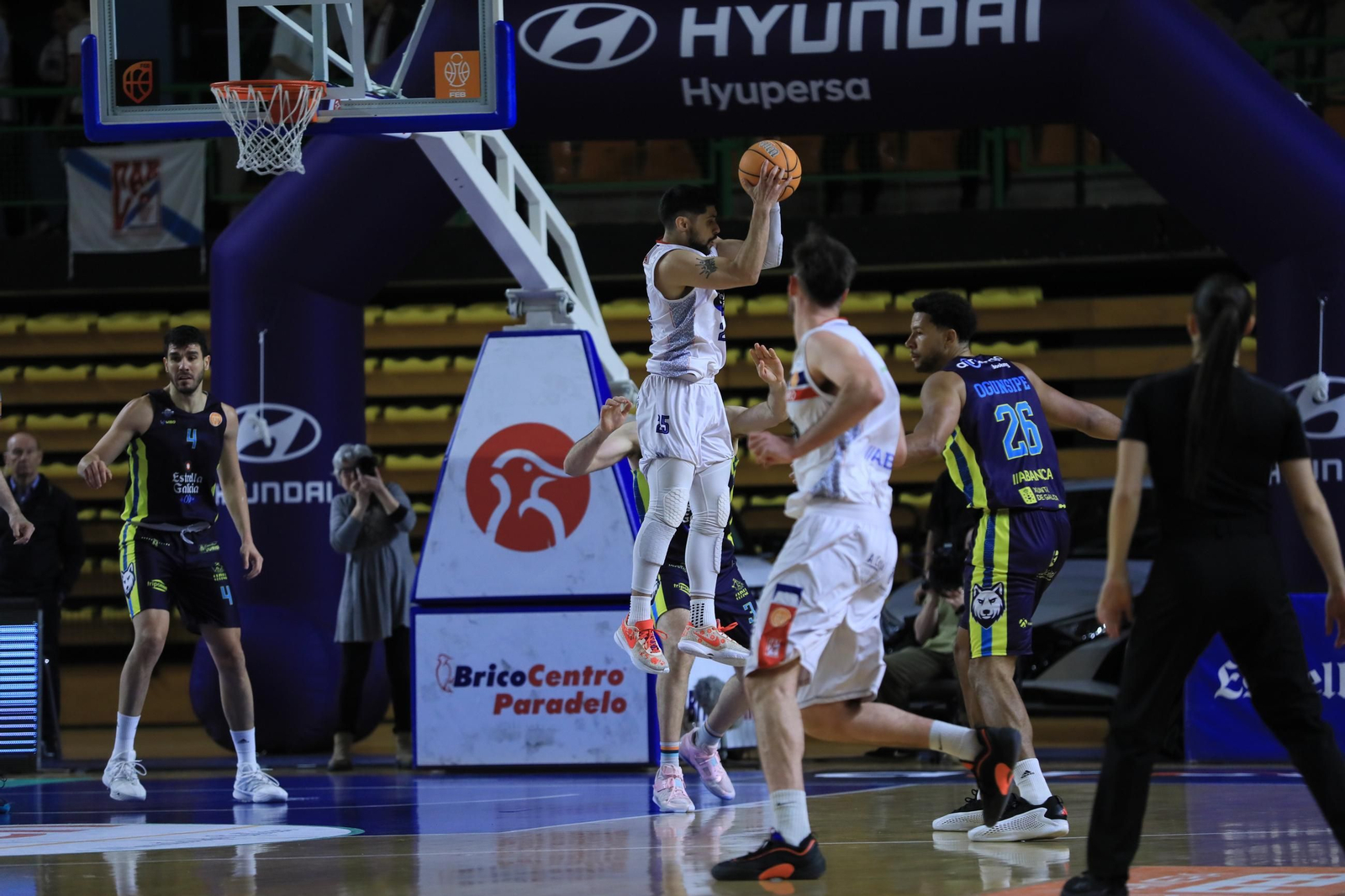 Galería | El Pazo, a reventar para el derbi COB-Obradoiro