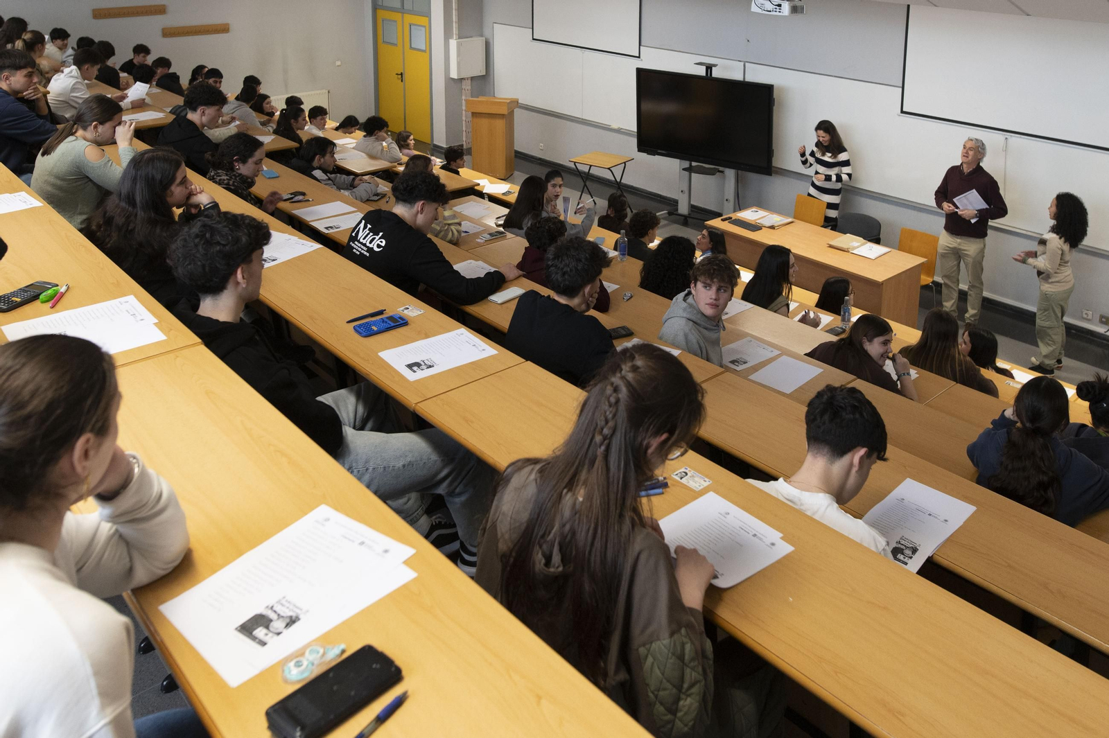 Alumnado ourensano durante las pruebas realizadas.