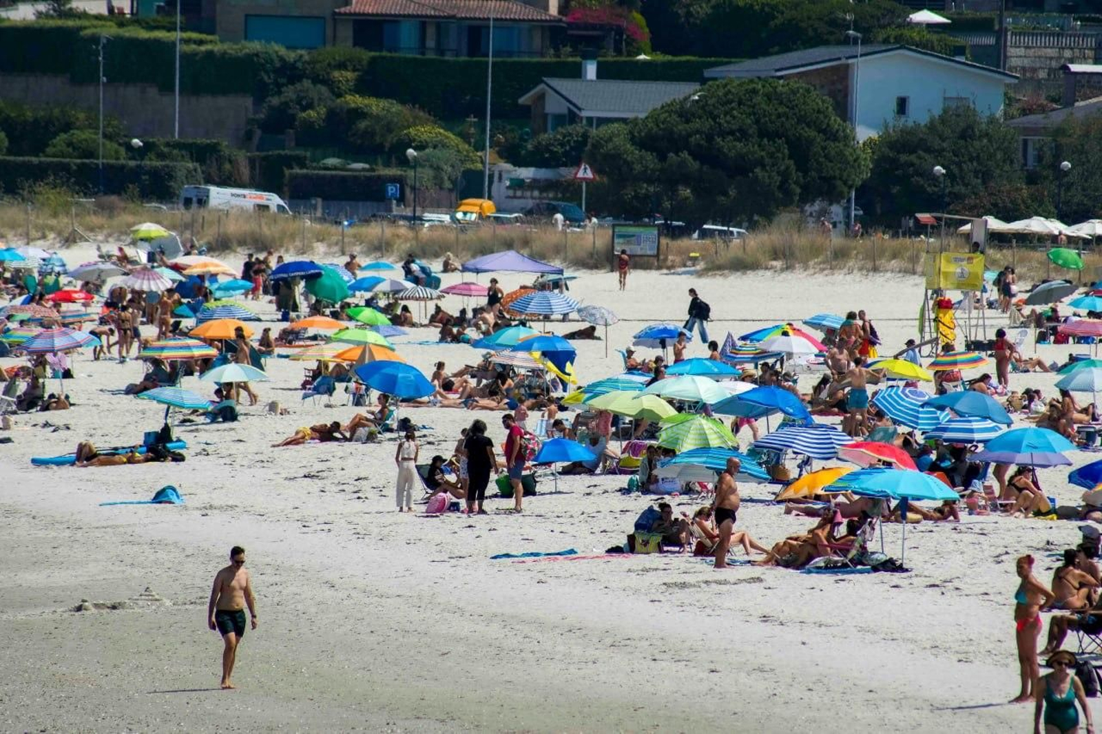 Galería | Vigo busca refugio del calor en sus playas