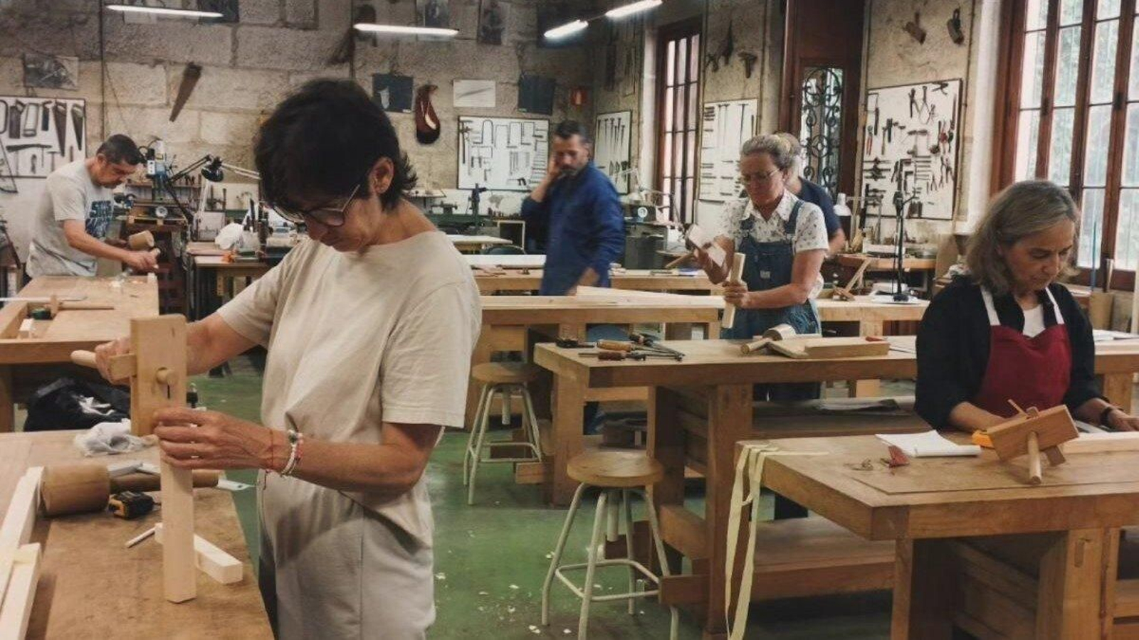 Una clase en la Escuela Municipal de Artes y Oficios.