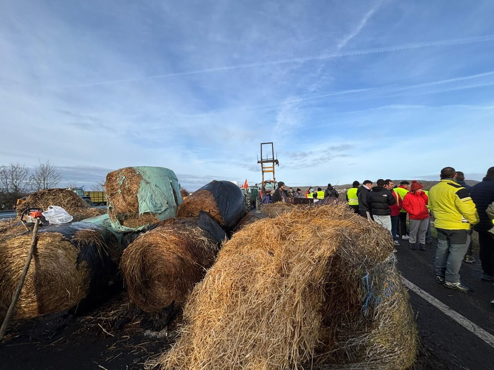 Galería | Las protestas de los tractoristas en la A-52 contra el acuerdo comercial con Mercosur, en imágenes