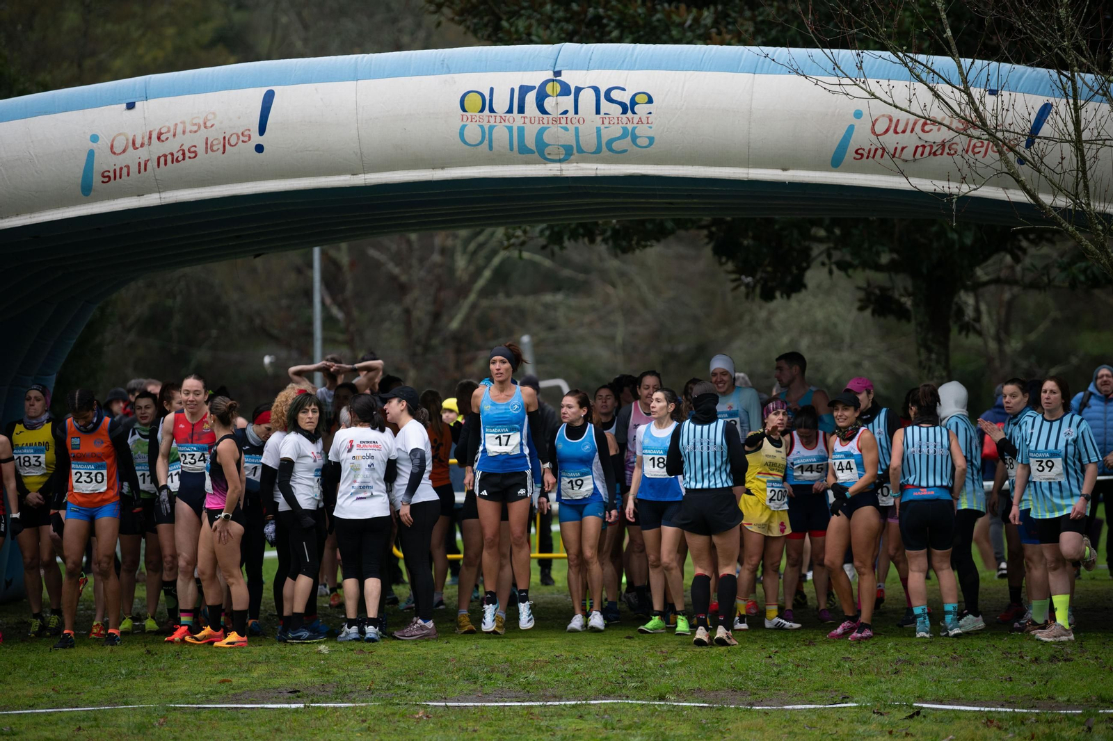 Galería | El Cross gallego disfruta en Ribadavia