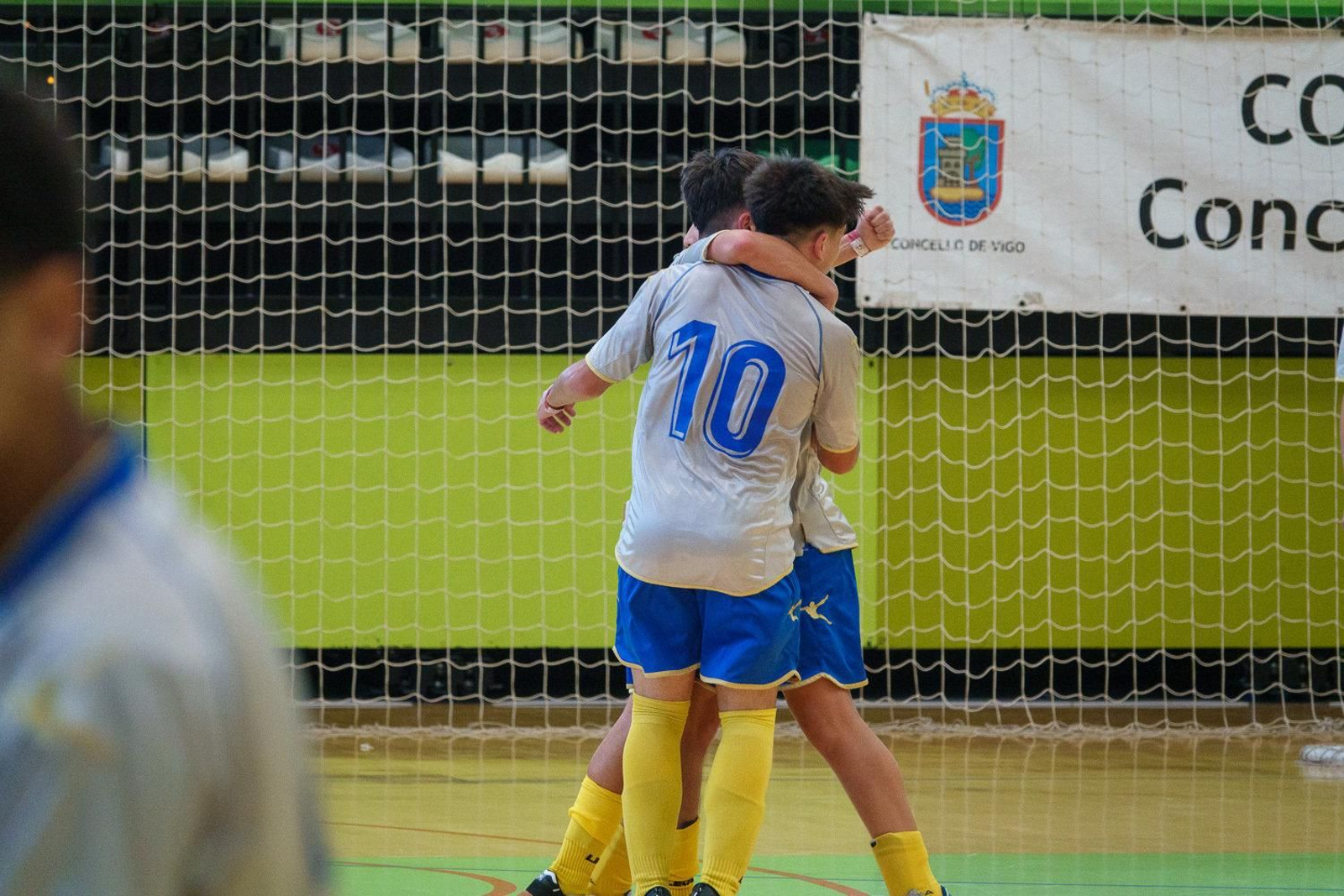 Partido de fútbol sala de la Vigo Cup en Navia.