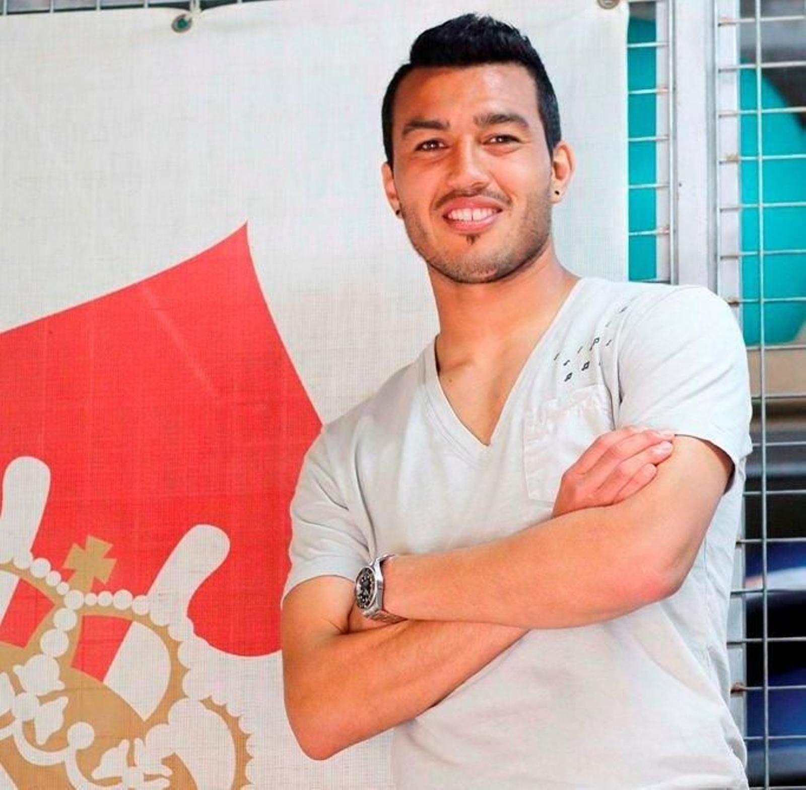 Gustavo Cabral posa en las instalaciones deportivas de A Madroa.