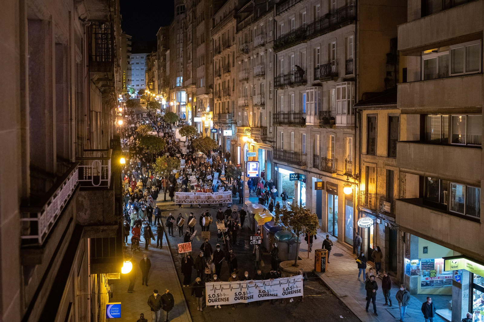 La manifestación de SOS Ourense colapsa la ciudad // FOTO: ÓSCAR PINAL