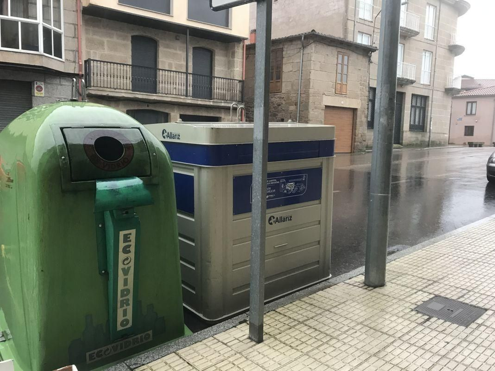 Contenedores en la Carretera de Xunqueira de Allariz.