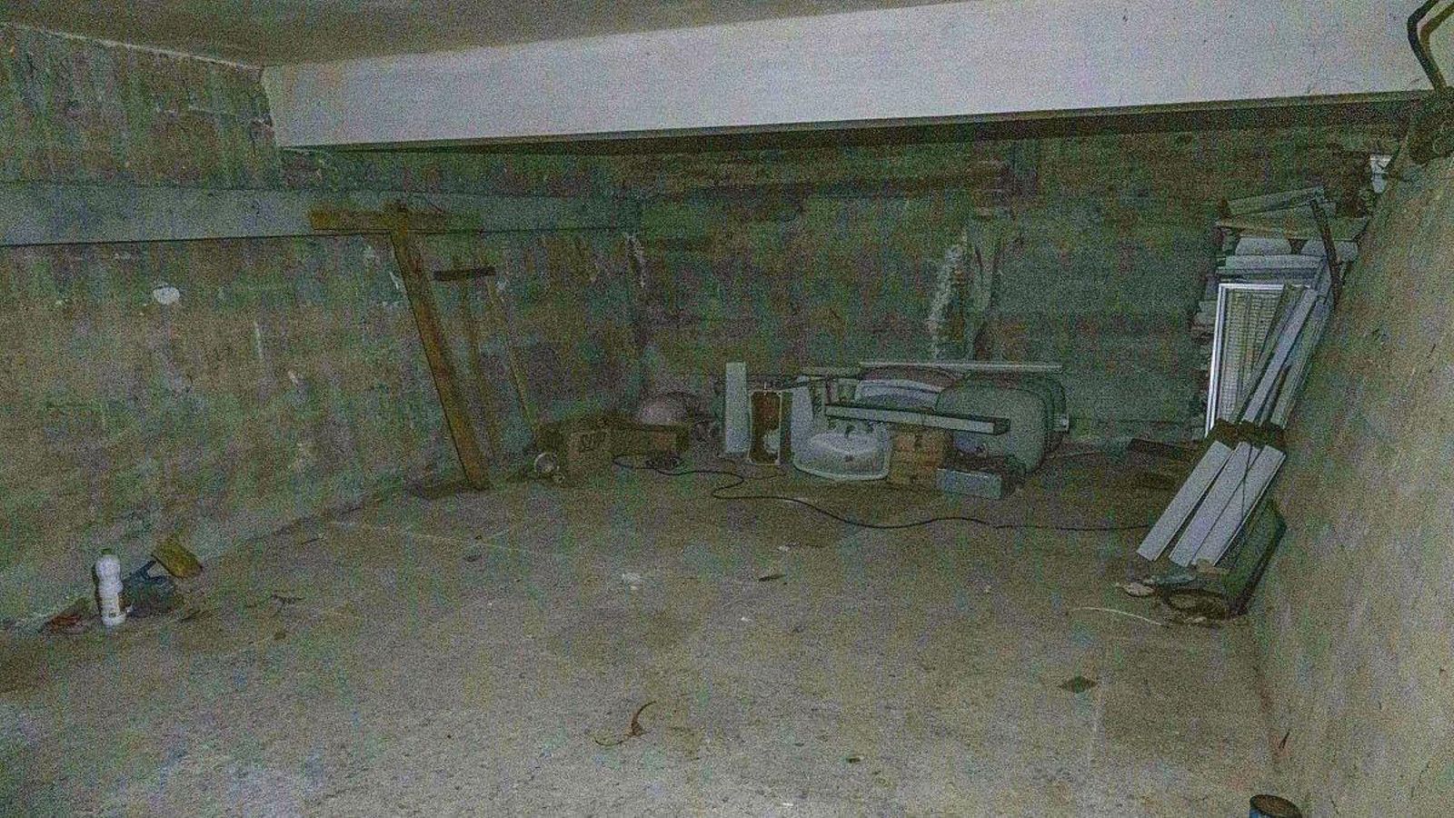 Estancia del búnker, de poco más de 20 metros cuadrados, rodeada de espesos muros de hormigón.